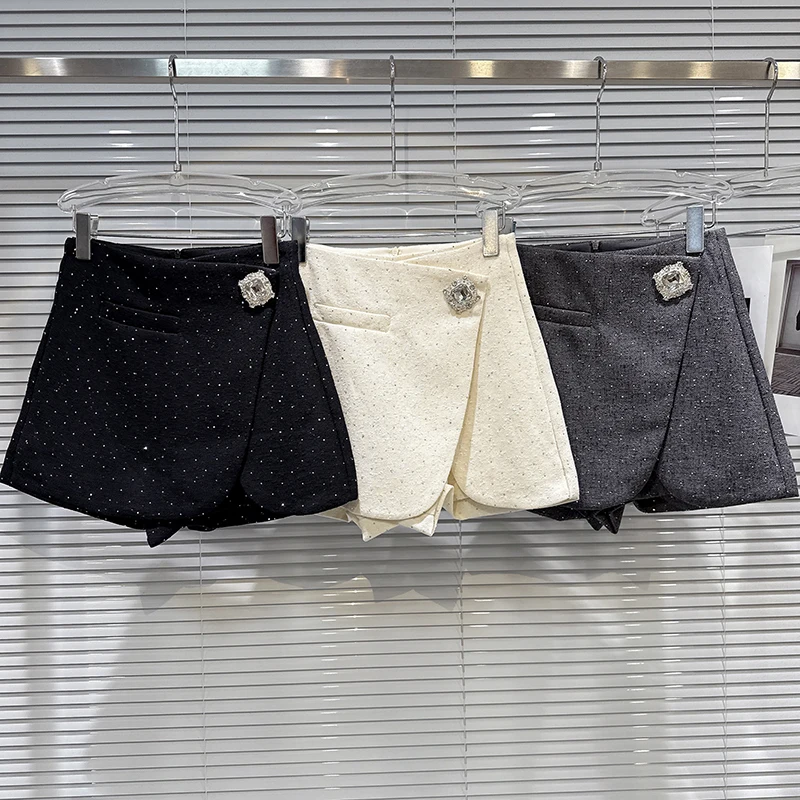 DEAT 2026 Autumn New Fashion Rhinestone Diagonal Hem Shorts Skirts For Women Elegant Versatile A-line Short Pant Female 11A05878