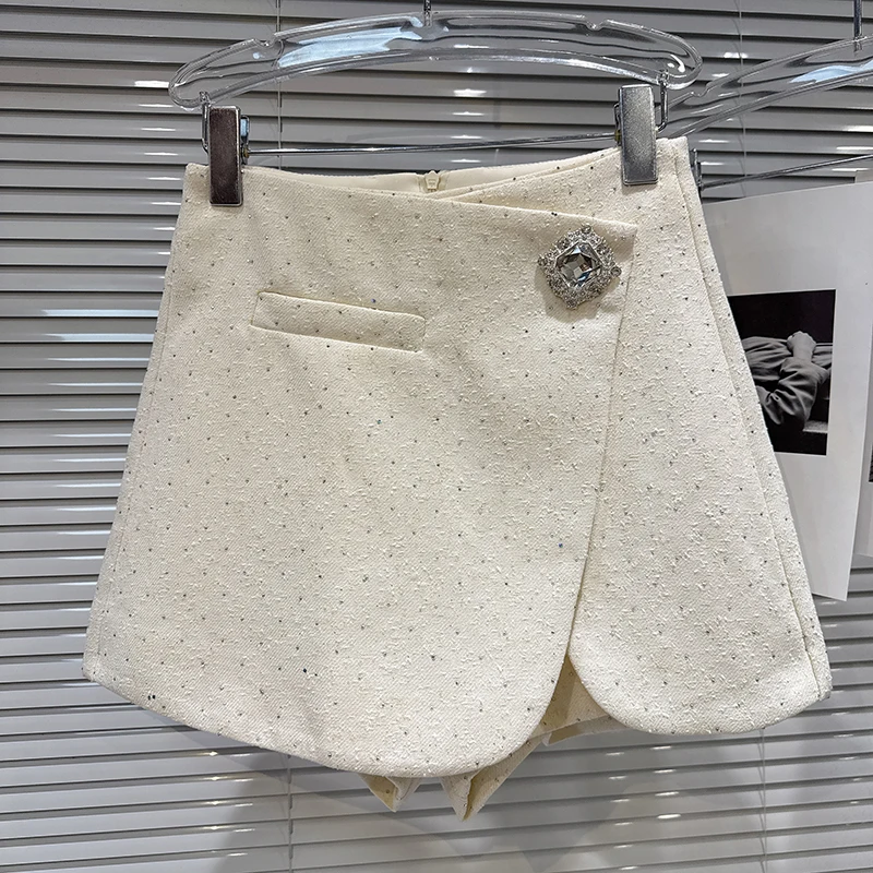 DEAT 2026 Autumn New Fashion Rhinestone Diagonal Hem Shorts Skirts For Women Elegant Versatile A-line Short Pant Female 11A05878