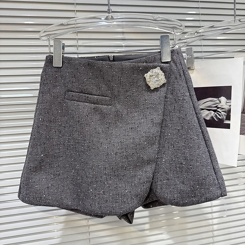 DEAT 2026 Autumn New Fashion Rhinestone Diagonal Hem Shorts Skirts For Women Elegant Versatile A-line Short Pant Female 11A05878