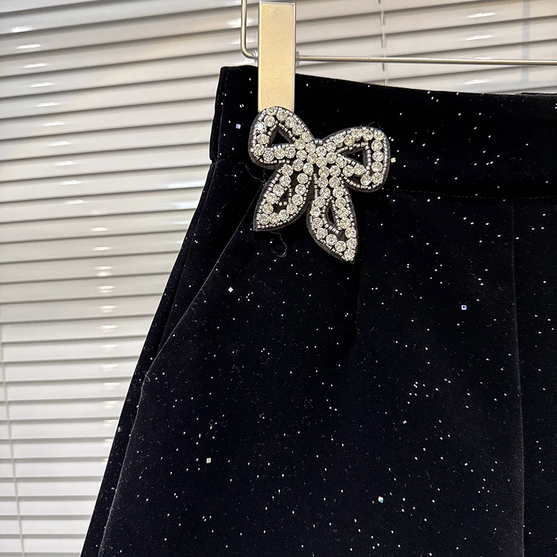 DEAT 2025 Winter New Fashion Rhinestone Bow Decoration Velvet Shorts For Women Black Versatile Boot Short Pants Female 11A07701
