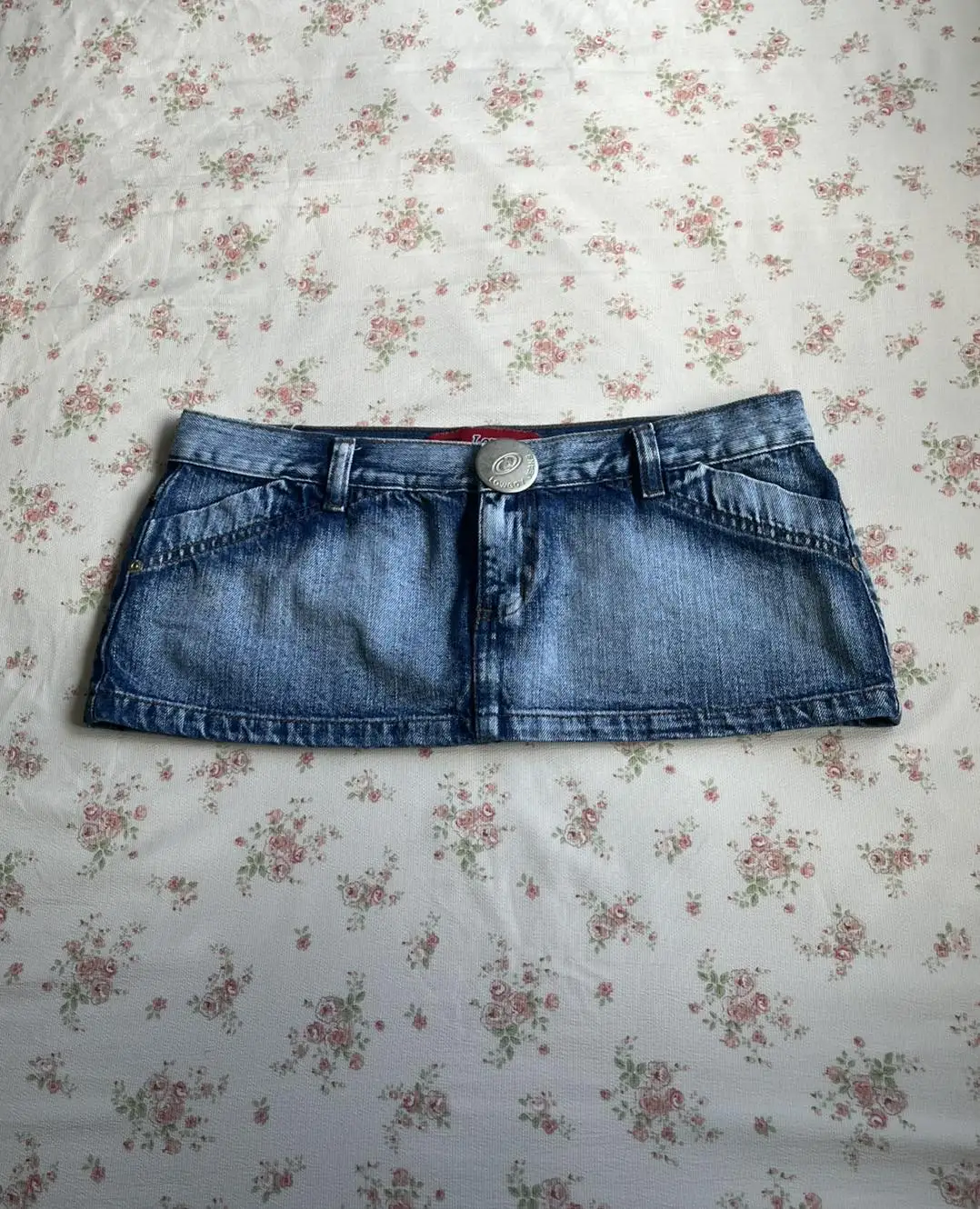 Women Y2K Vintage Blue Washed Denim Mini Skirt Low Rise Metal Button Detail Slim Fit Casual Streetwear Jean Skirt Summer Outfits