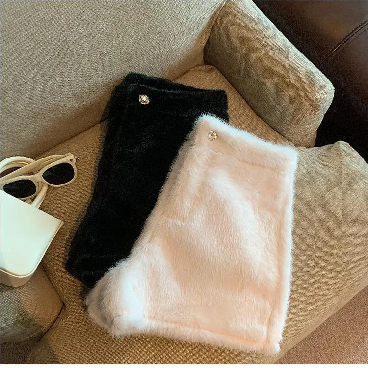 Autumn Winter White Faux Mink Velvet Shorts Women Thicken Warm Plush Boot Pants High Waist Casual Wide Leg Short Pants Female