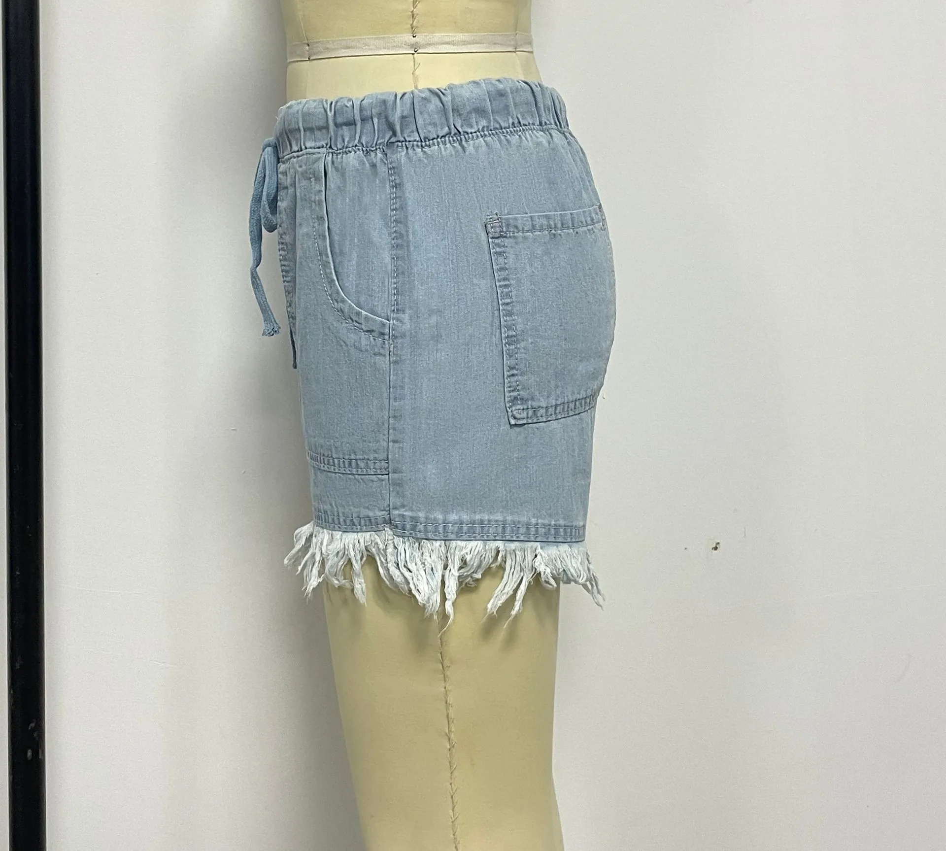 Women's Elastic Waist Fringe Mid Waist Washed Knee Length Straight Leg Denim Shorts with Front Pocket for Summer Outdoor Casual