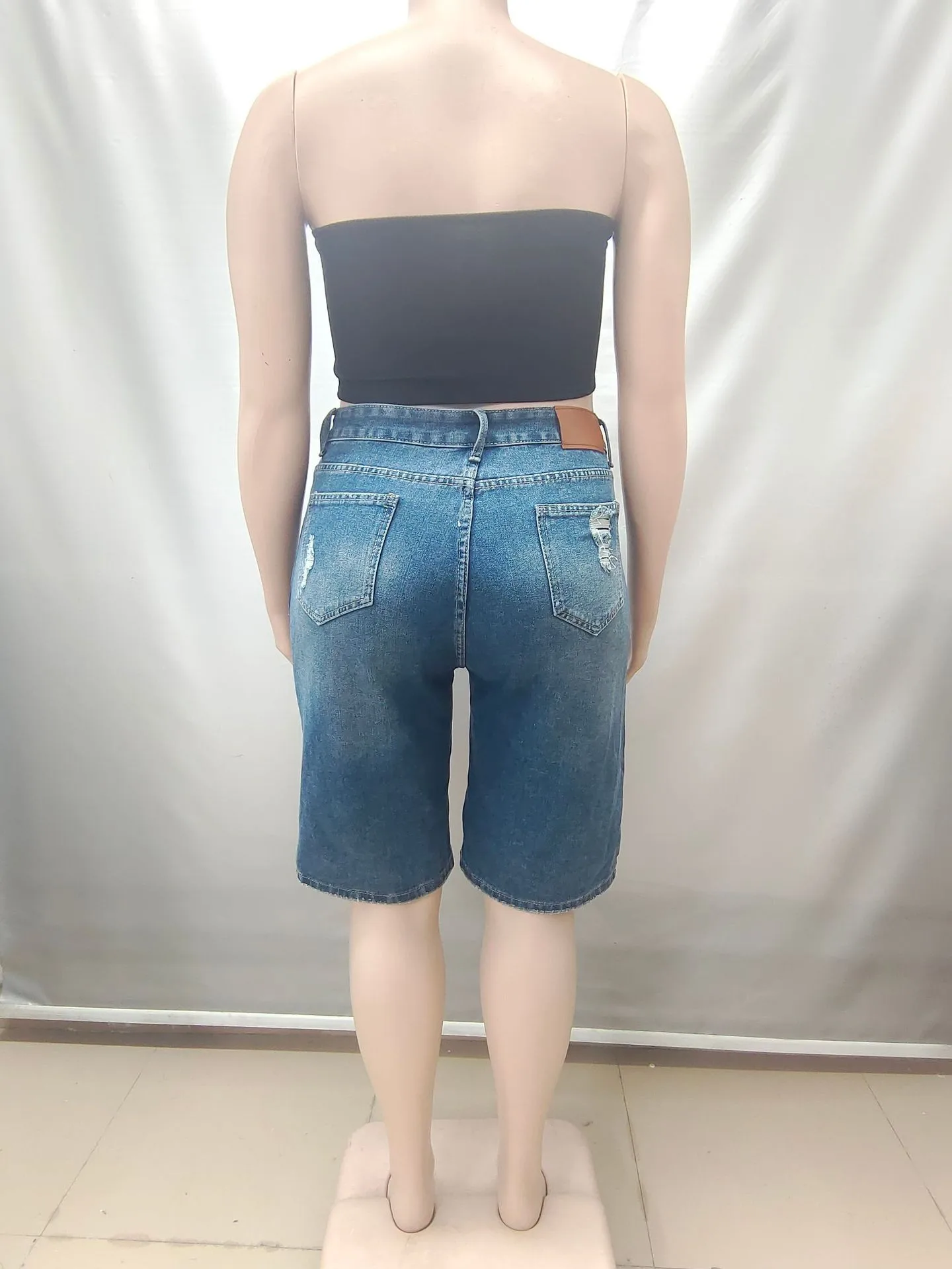 Women's High Waist Distressed Ripped Loose Fit Casual Denim Shorts with Frayed Hem Washed Look Summer Streetwear Bottoms