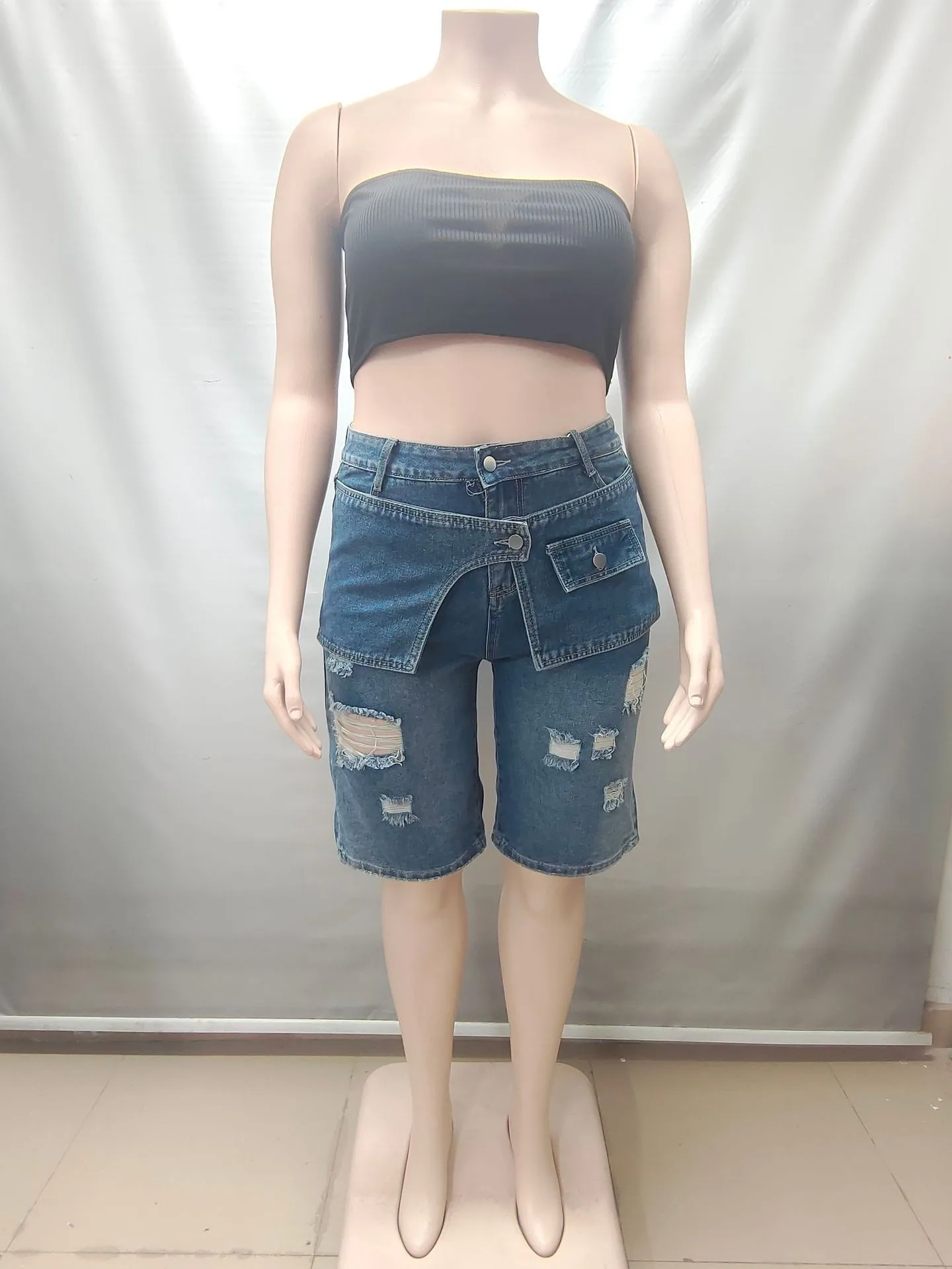 Women's High Waist Distressed Ripped Loose Fit Casual Denim Shorts with Frayed Hem Washed Look Summer Streetwear Bottoms