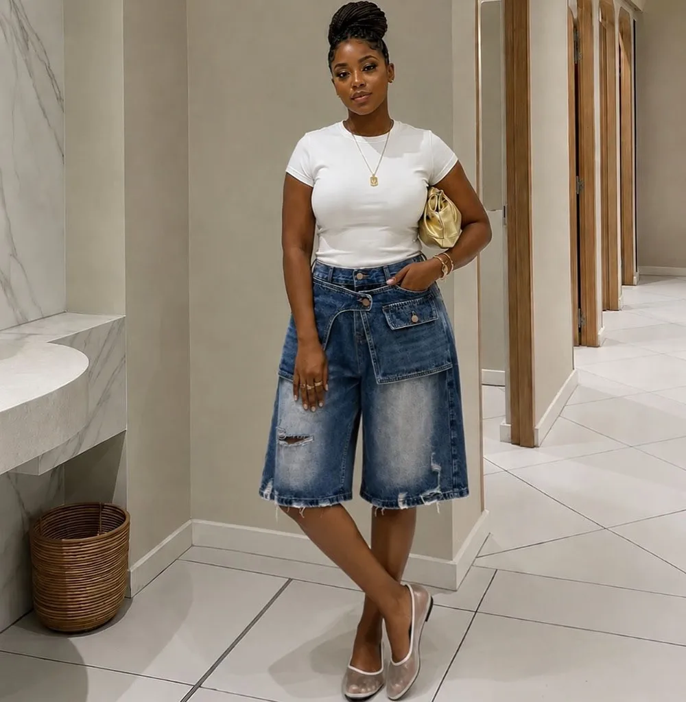 Women's High Waist Distressed Ripped Loose Fit Casual Denim Shorts with Frayed Hem Washed Look Summer Streetwear Bottoms
