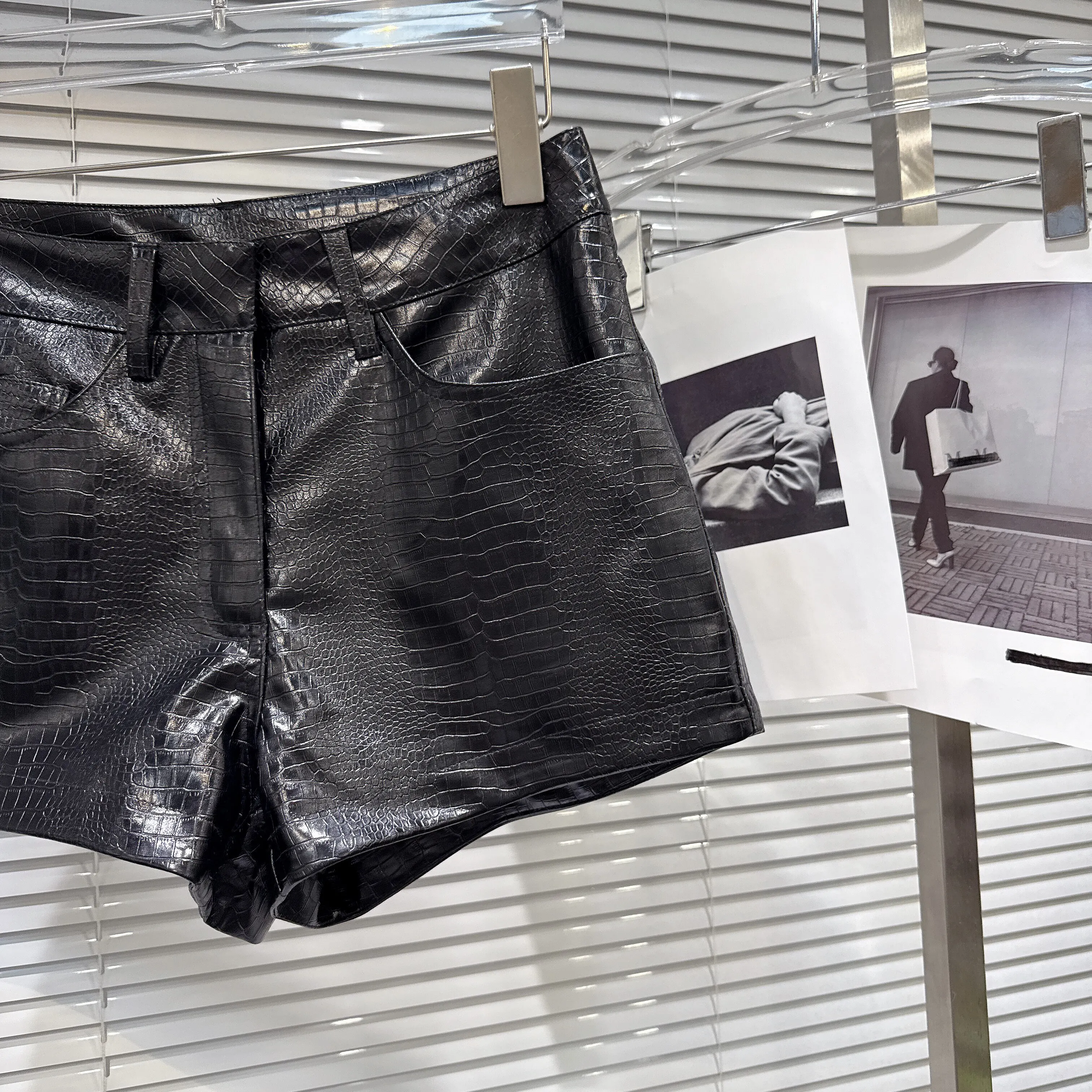 DEAT Trendy 2026 Autumn New Sexy Hot Girl Shiny PU Leather Super Short Pants For Women Slim High Waist Black Shorts 11B9593