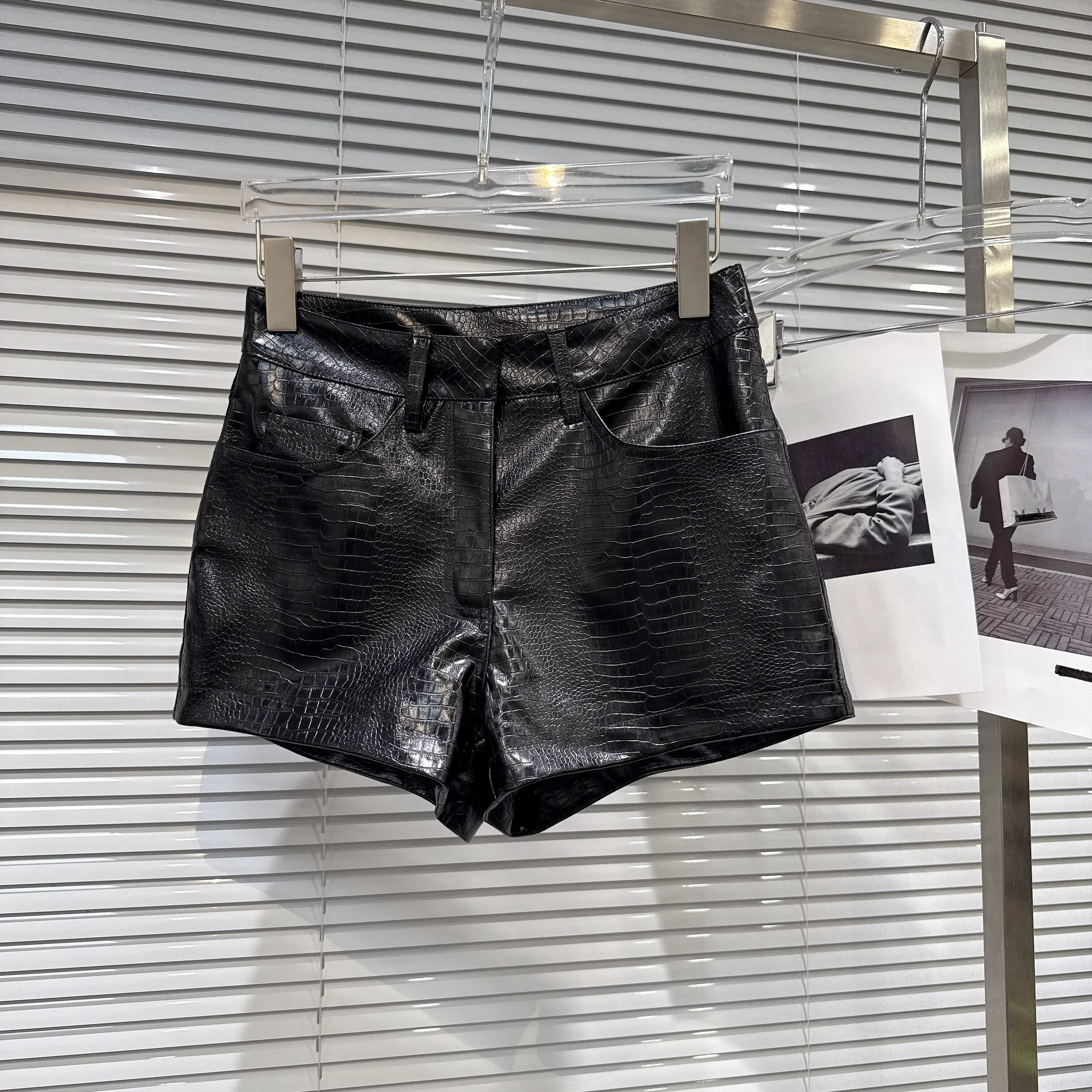 DEAT Trendy 2026 Autumn New Sexy Hot Girl Shiny PU Leather Super Short Pants For Women Slim High Waist Black Shorts 11B9593