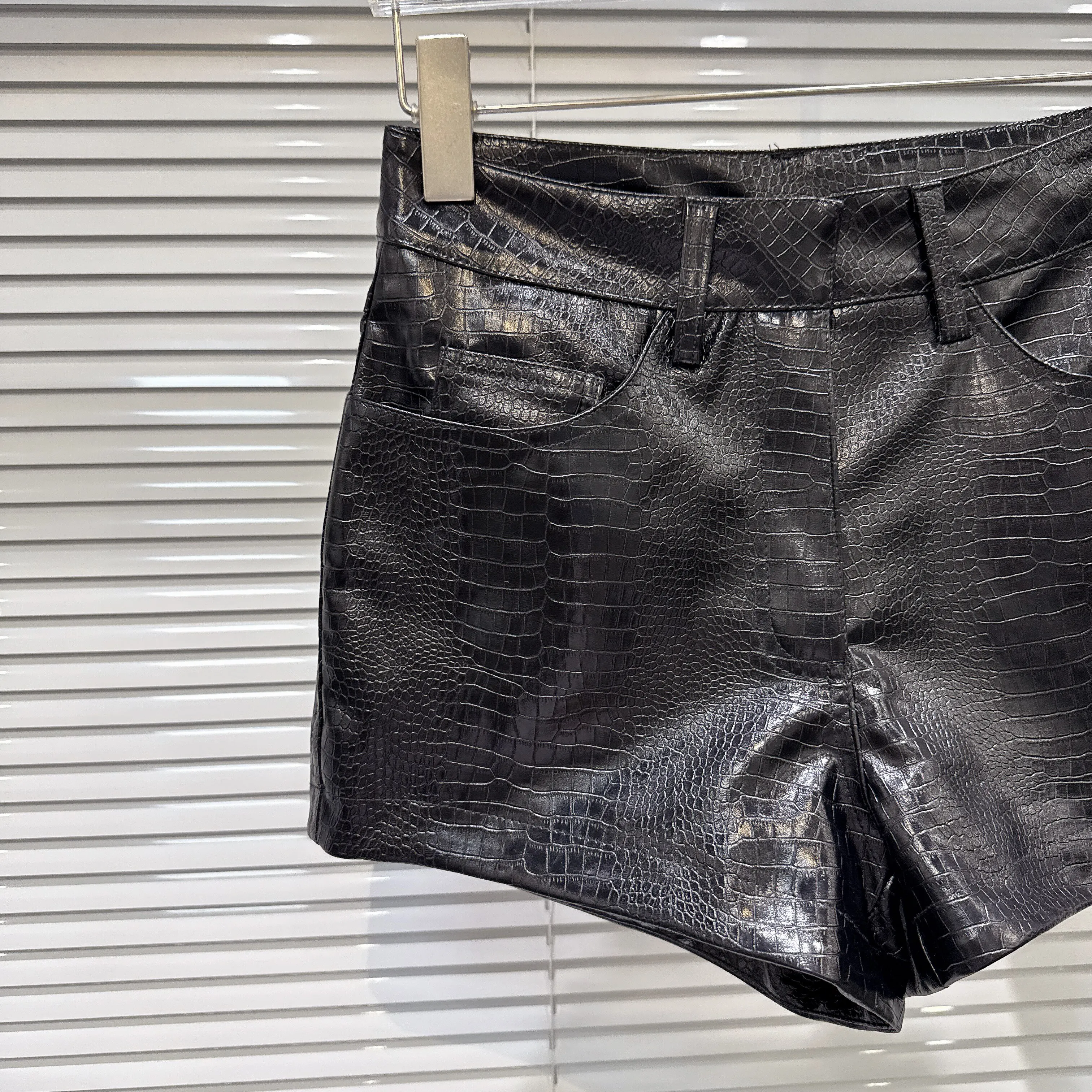DEAT Trendy 2026 Autumn New Sexy Hot Girl Shiny PU Leather Super Short Pants For Women Slim High Waist Black Shorts 11B9593