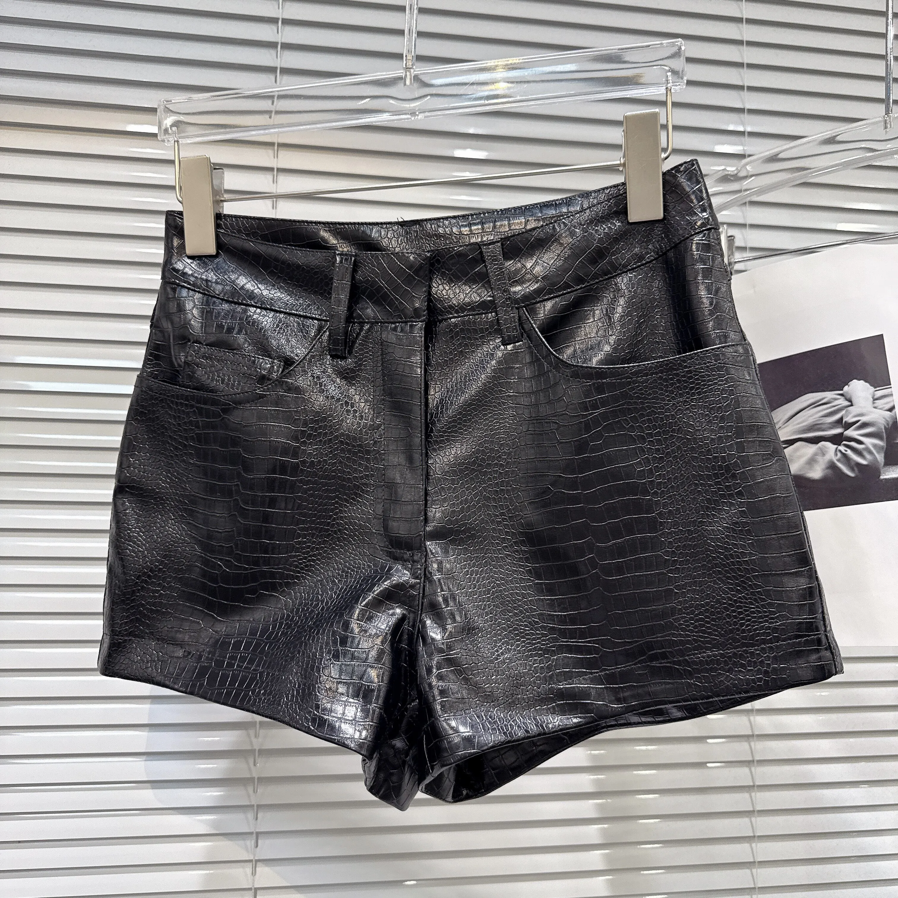 DEAT Trendy 2026 Autumn New Sexy Hot Girl Shiny PU Leather Super Short Pants For Women Slim High Waist Black Shorts 11B9593