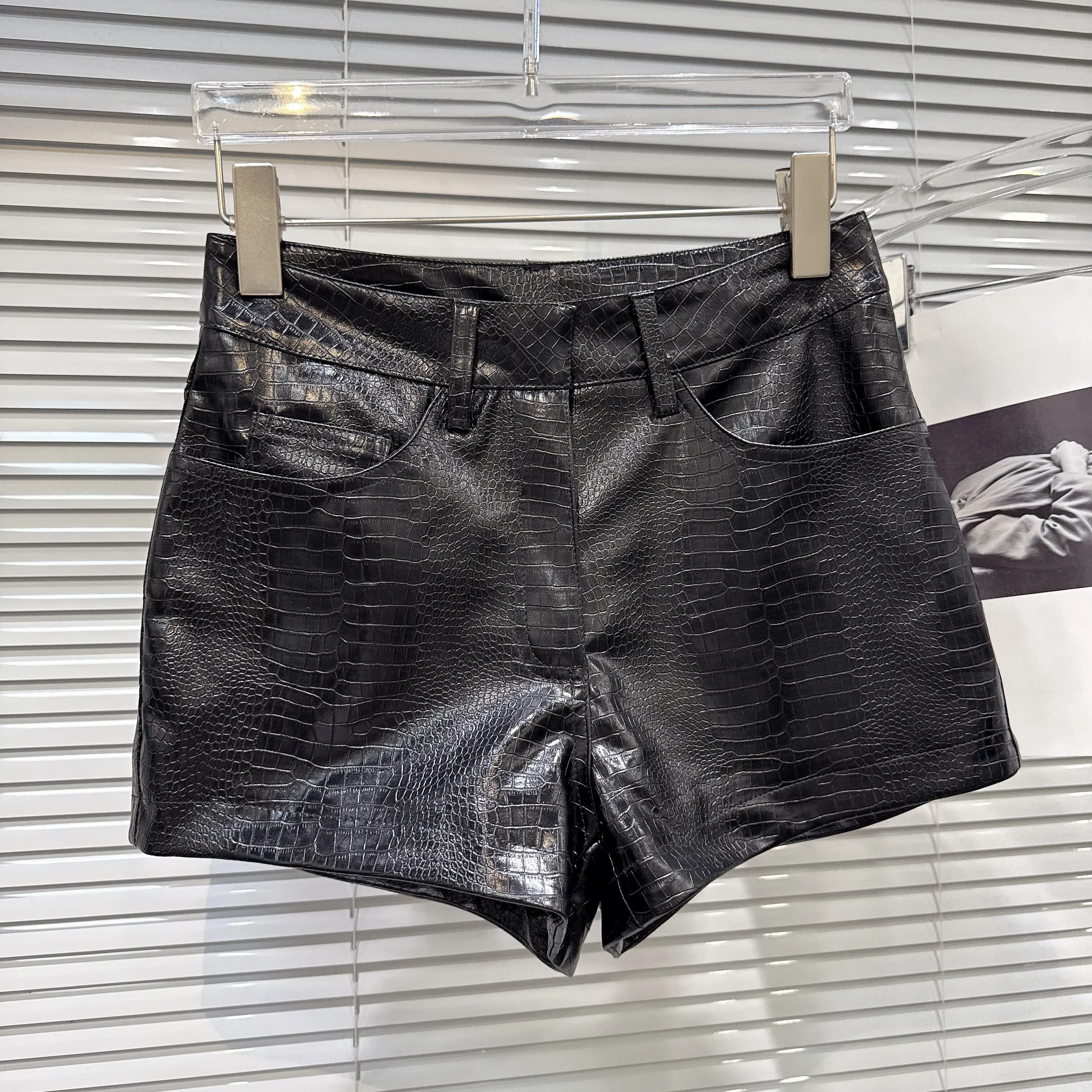 DEAT Trendy 2026 Autumn New Sexy Hot Girl Shiny PU Leather Super Short Pants For Women Slim High Waist Black Shorts 11B9593