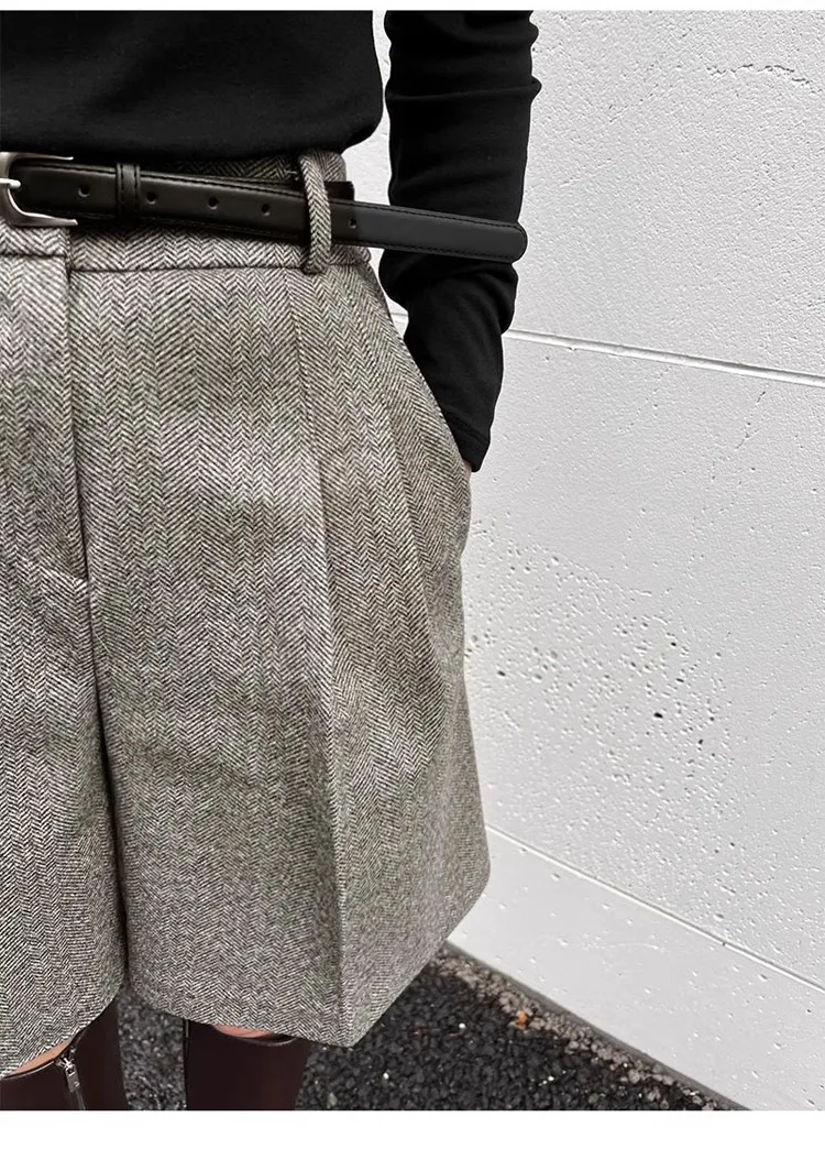 Chic Women Thicken Warm Loose Pockets Faux Woolen Straight Shorts 2024 Autumn Winter High Waist Ladies Wide Leg Shorts WH2