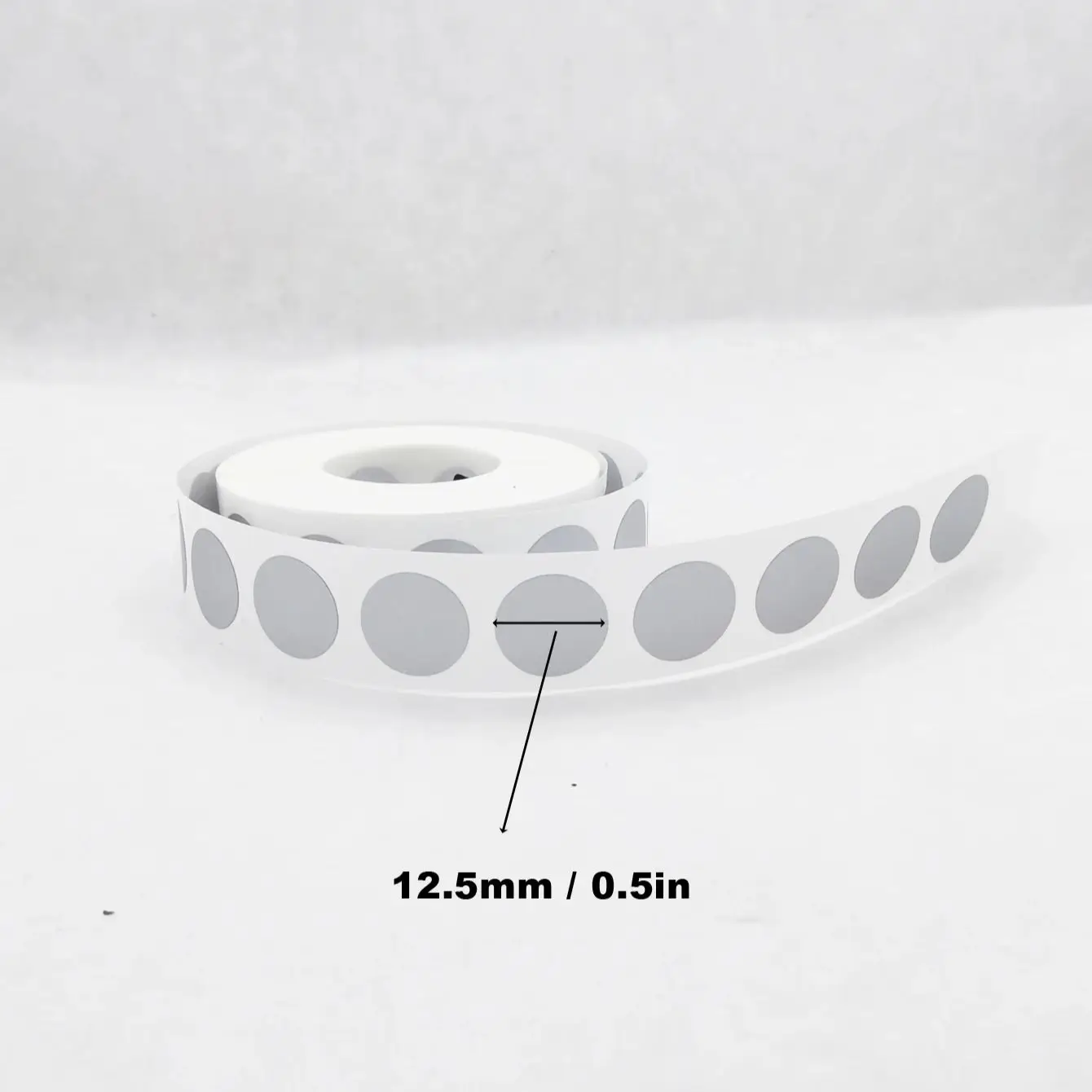1000-Pack 0.5' Circle Scratch-Off Stickers Golden/Silver Small Round Label Roll for DIY Crafts and Business Use