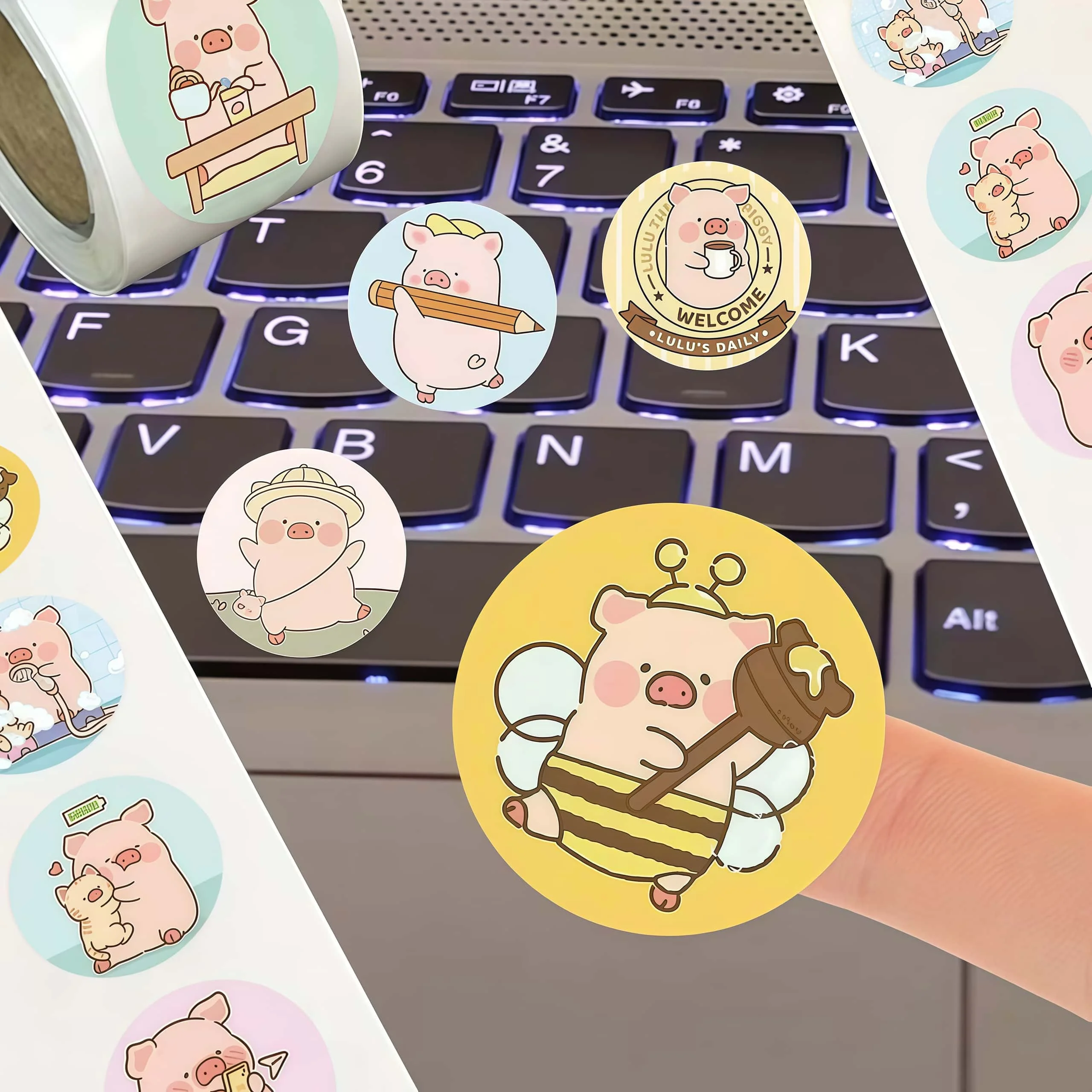 500Pcs Cartoon Pig Kawaii Stickers, Cute Design Decals for DIY, Journal & Gift Embellishment