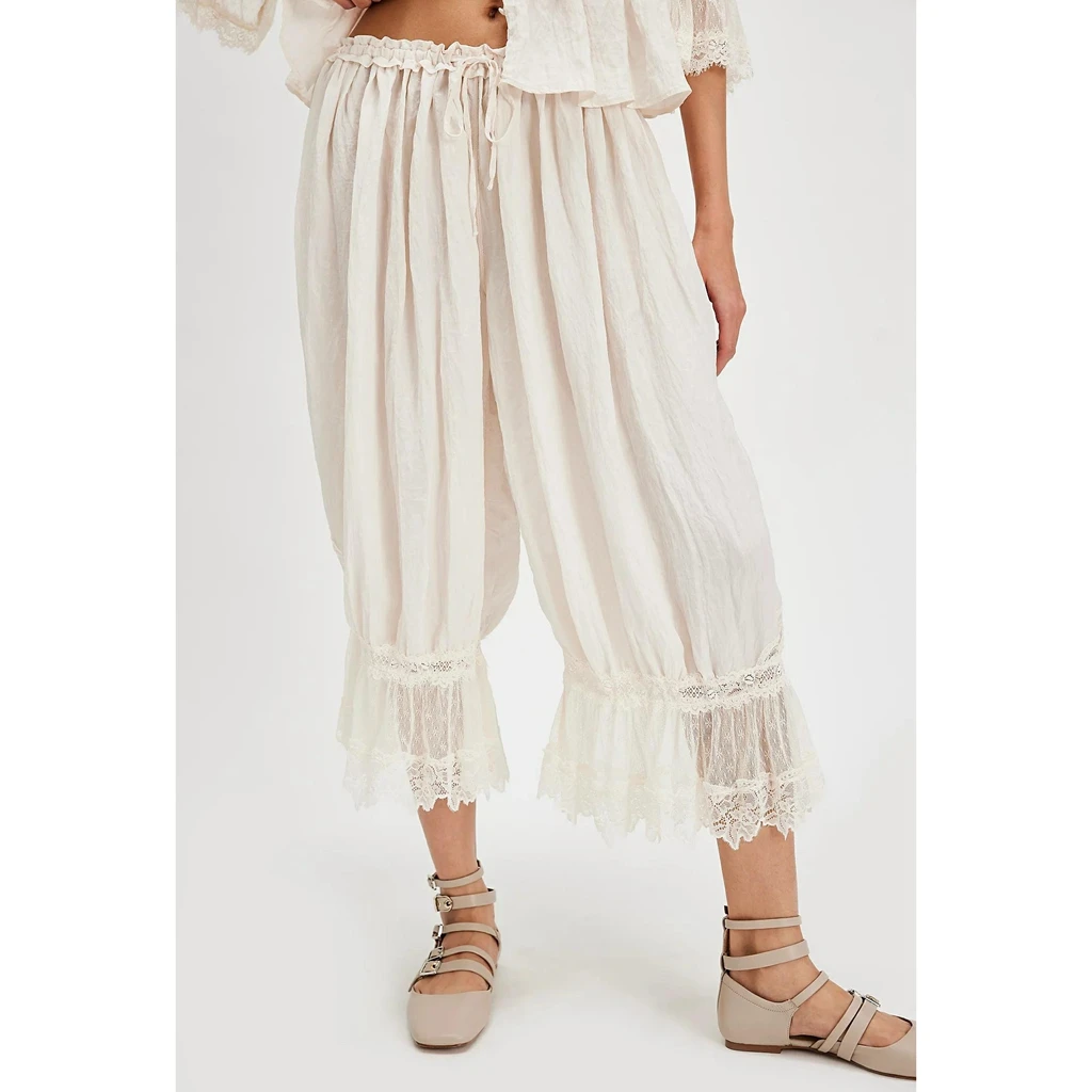Combhasaki Women's Y2K Loose Fit Bloomers Cropped Pants Drawstring High Waist Floral Lace Patchwork Calf-Length Lantern Trousers