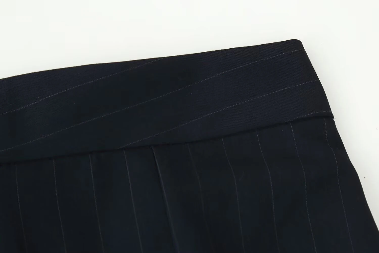 European and American 2025 autumn new women's clothing retro loose casual temperament simple pleated trousers