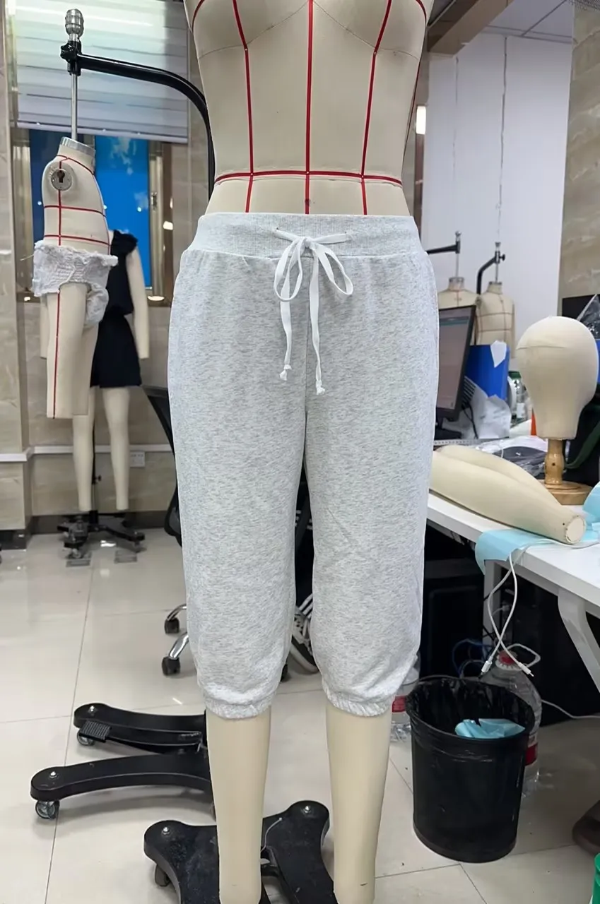 Women Y2K Low Waist Capri Sweatpants Drawstring Elastic Waist 3/4 Length Cropped Pants Loose Fit Casual Streetwear Loungewear