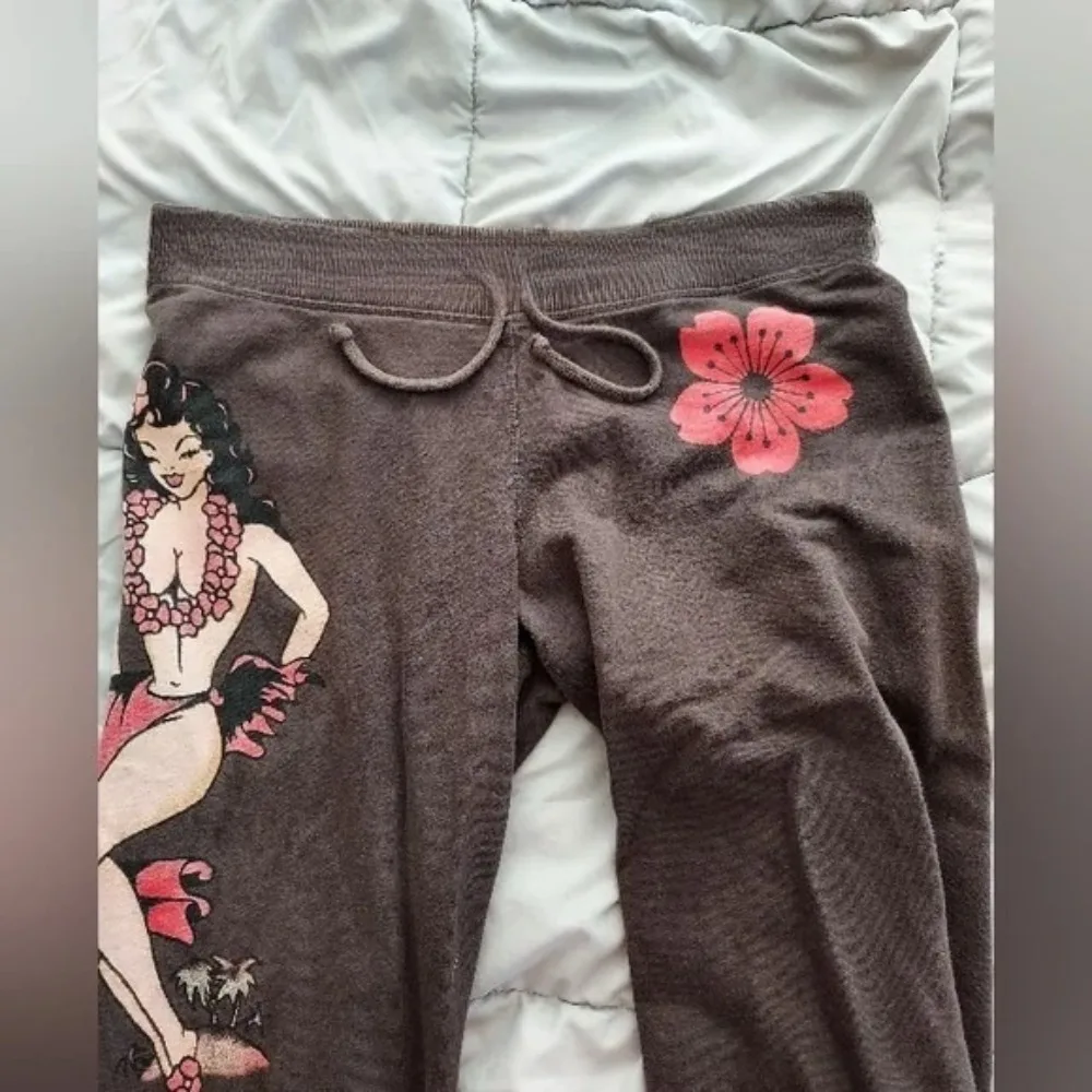 Y2K Brown Low Rise Casual Sweatpants Women Gothic Retro Cherry Blossom Graphic Print Elastic Waist Trousers Straight Leg Pants