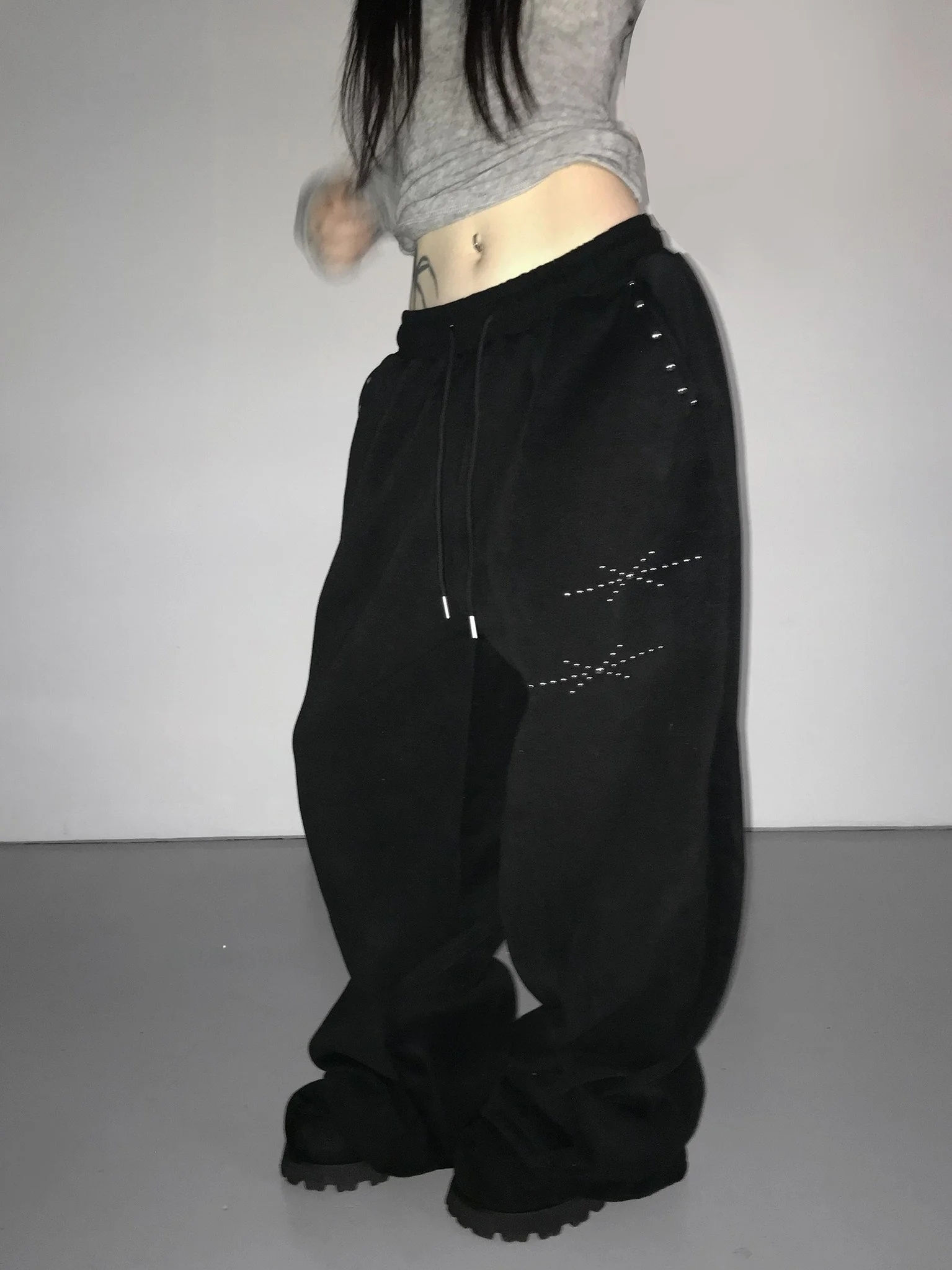 American Hip-Hop Retro Rivets Loose Wide-Leg Pants Women Black Gothic Casual Sweatpants Korean Jogging High-Waist Streetwear