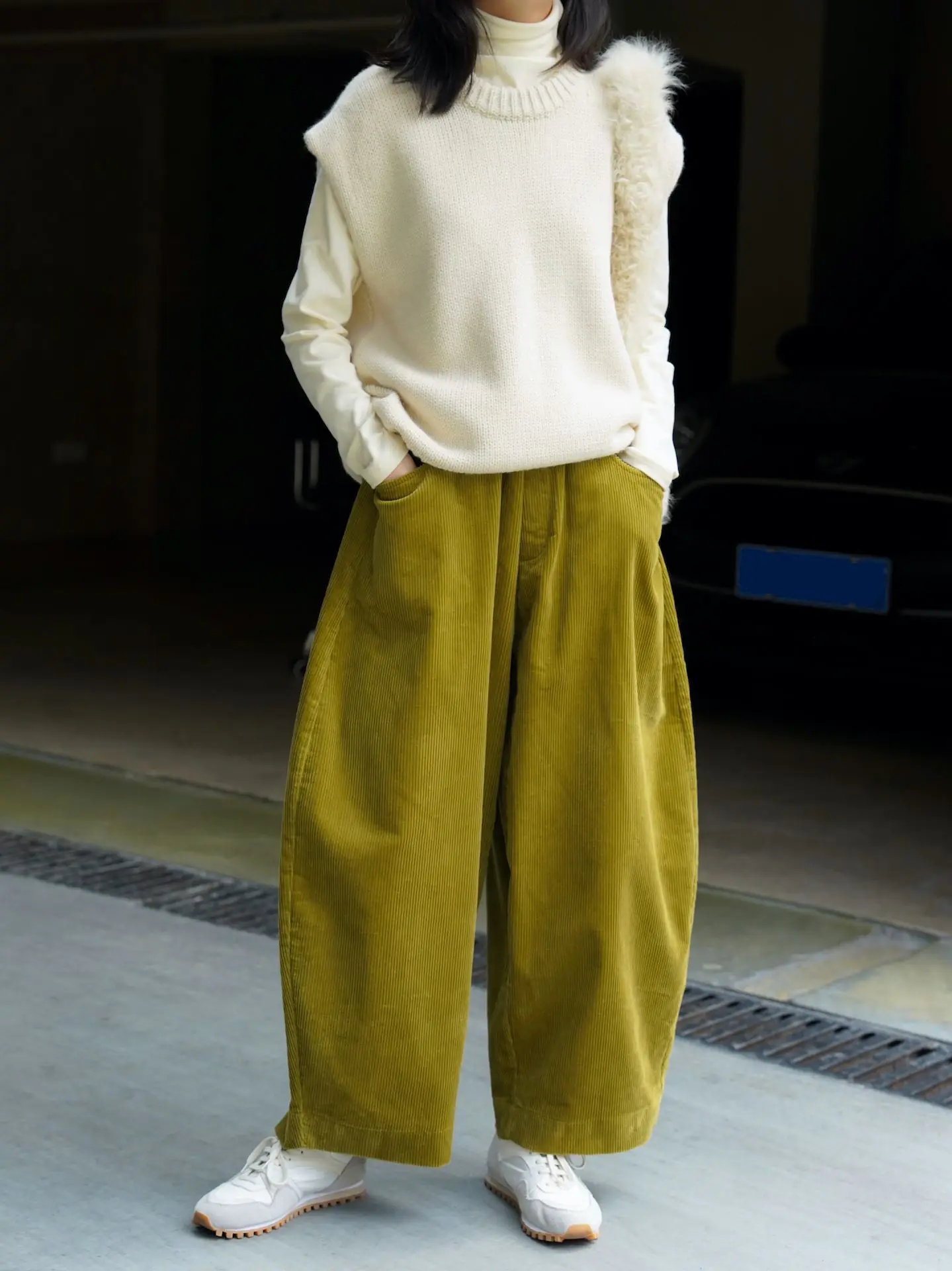 Johnature Winter New Japanese Casual Corduroy Elastic Waist Ankle-length Pants Solid Color Loose Pockets Harem Women Pants