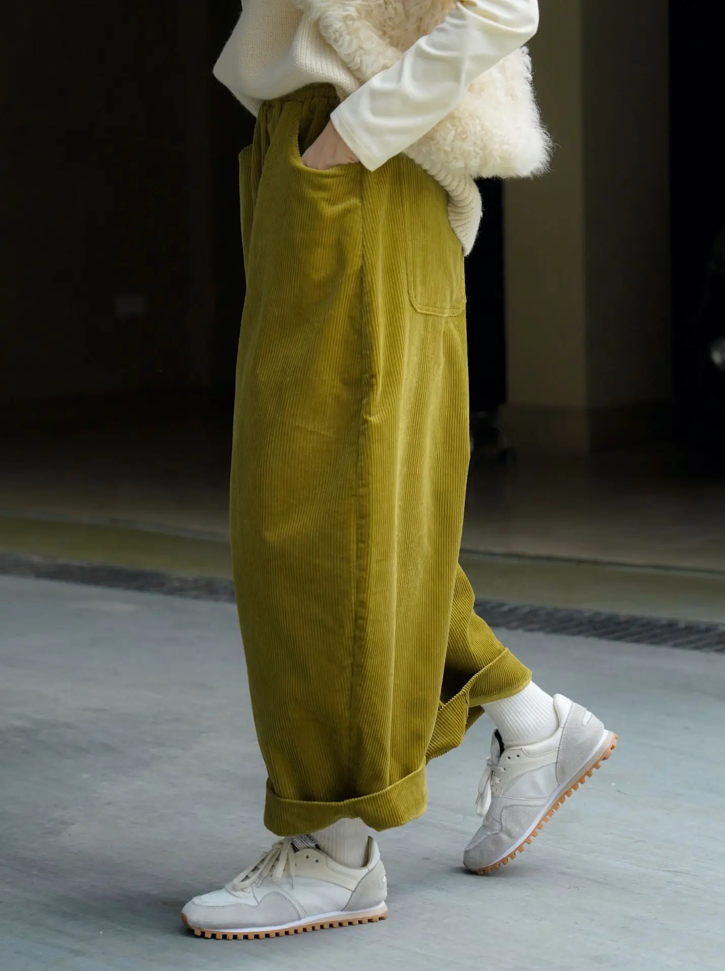 Johnature Winter New Japanese Casual Corduroy Elastic Waist Ankle-length Pants Solid Color Loose Pockets Harem Women Pants