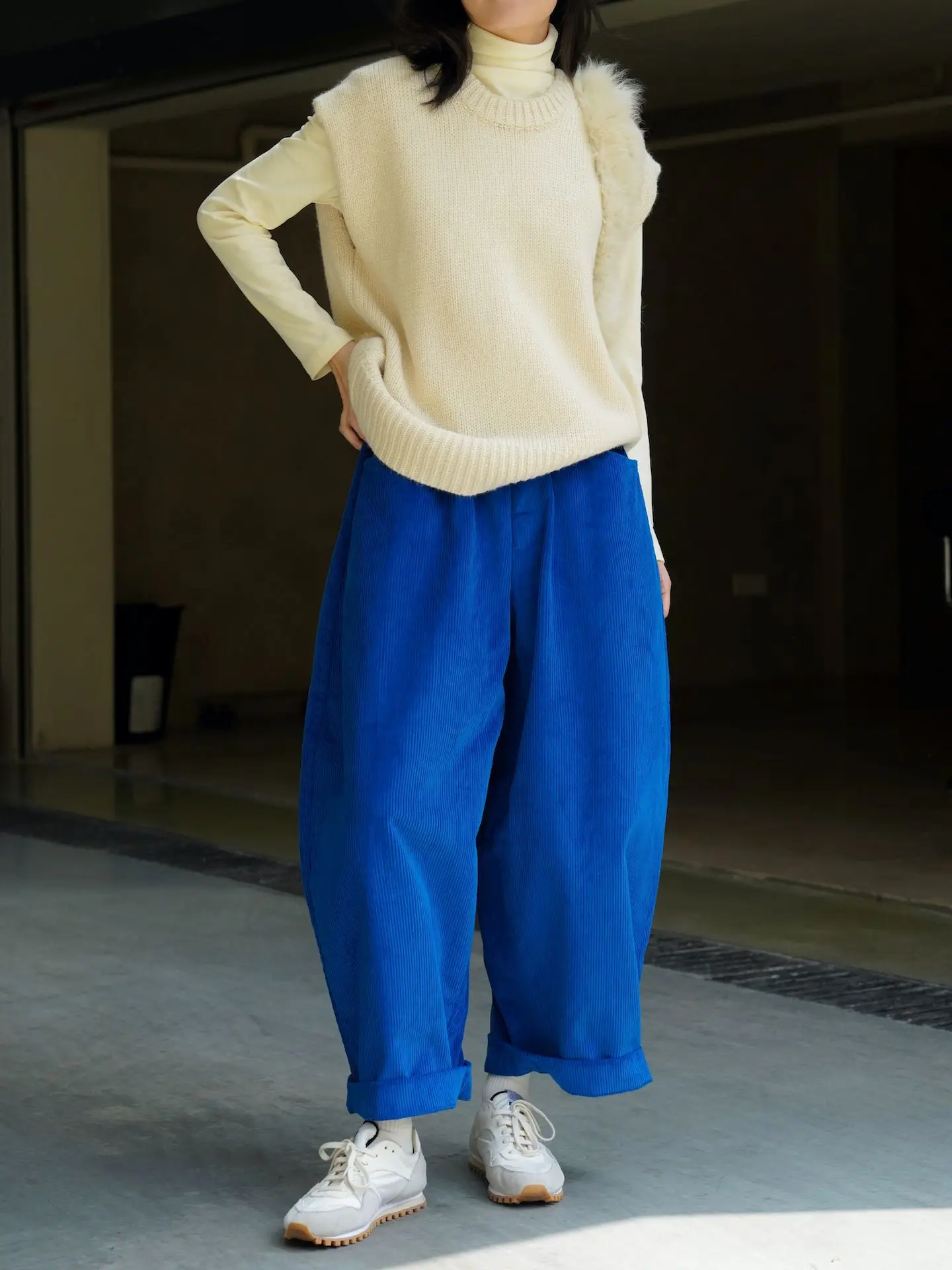 Johnature Winter New Japanese Casual Corduroy Elastic Waist Ankle-length Pants Solid Color Loose Pockets Harem Women Pants