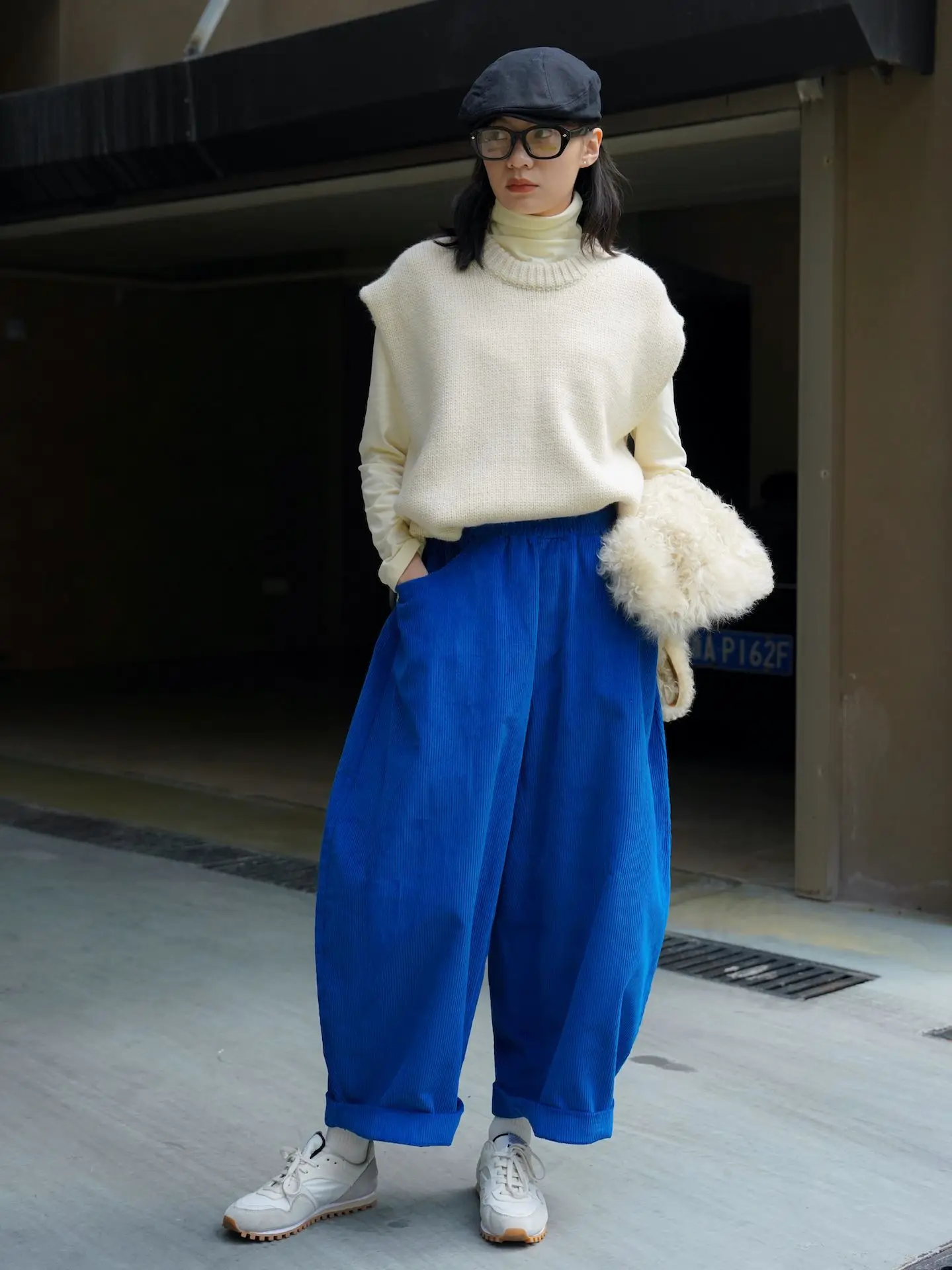 Johnature Winter New Japanese Casual Corduroy Elastic Waist Ankle-length Pants Solid Color Loose Pockets Harem Women Pants
