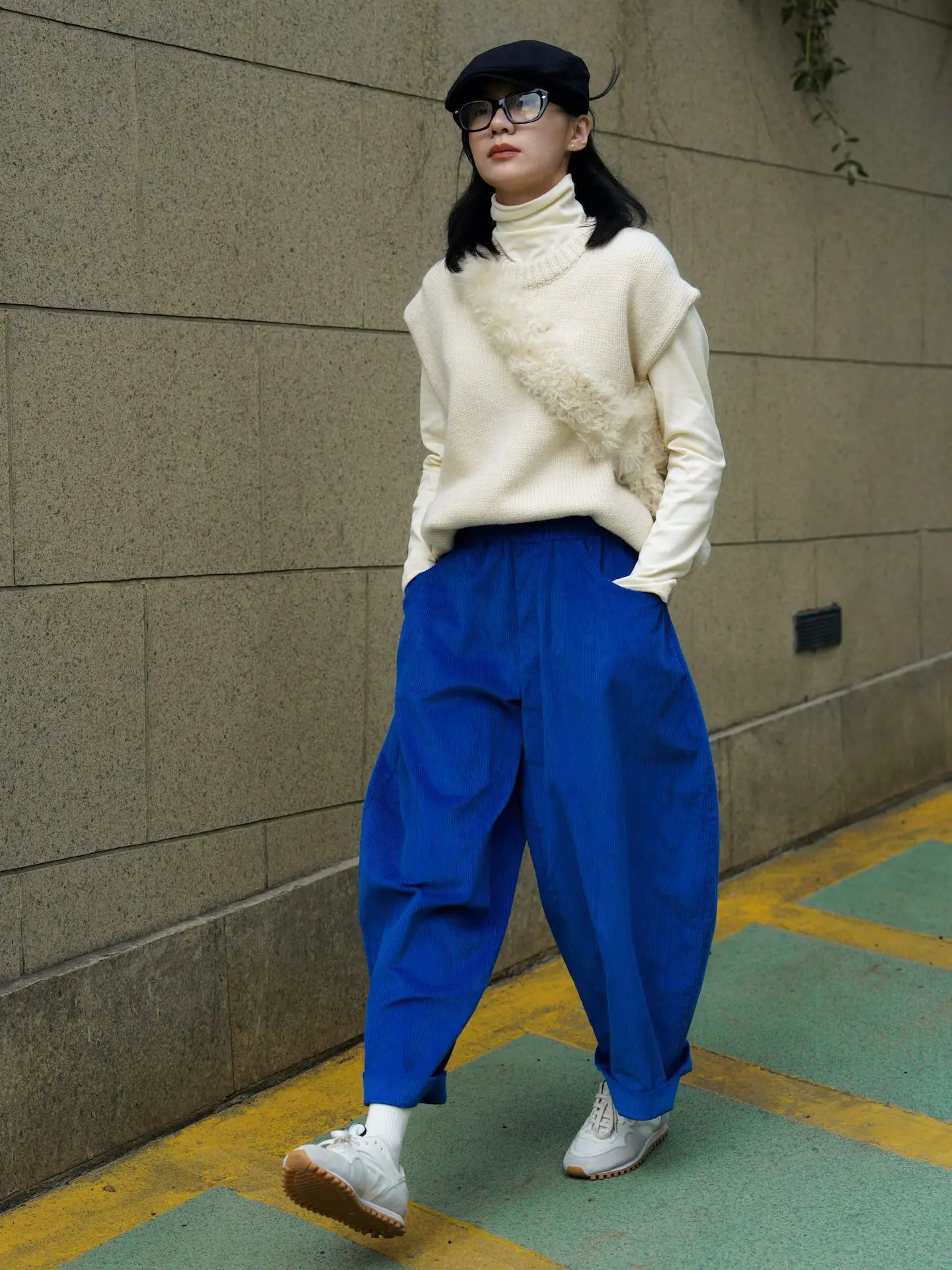 Johnature Winter New Japanese Casual Corduroy Elastic Waist Ankle-length Pants Solid Color Loose Pockets Harem Women Pants