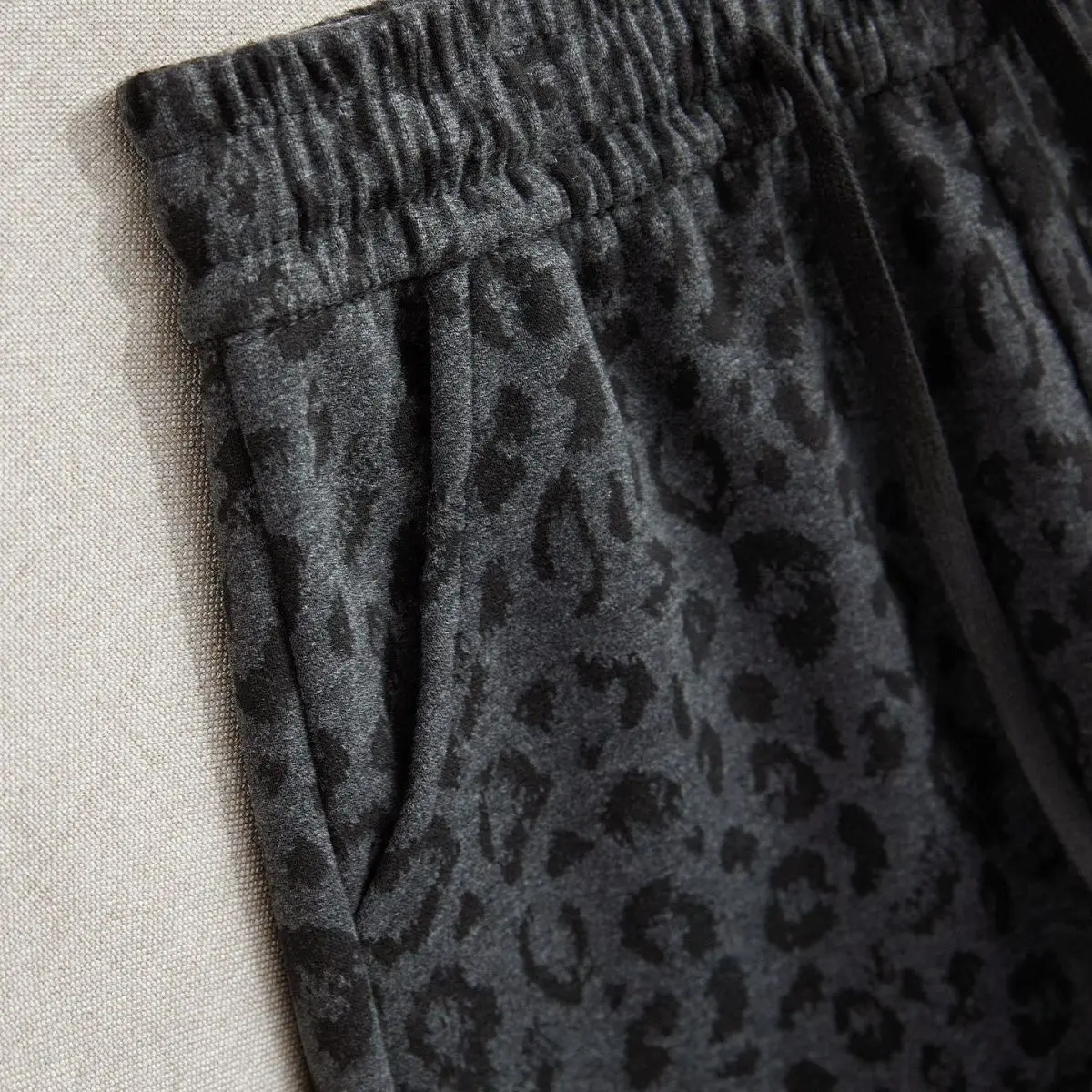 Leopard print wide-leg pants for women high-waisted slimming 2025 new style loose fleece and thickened casual straight-leg pants