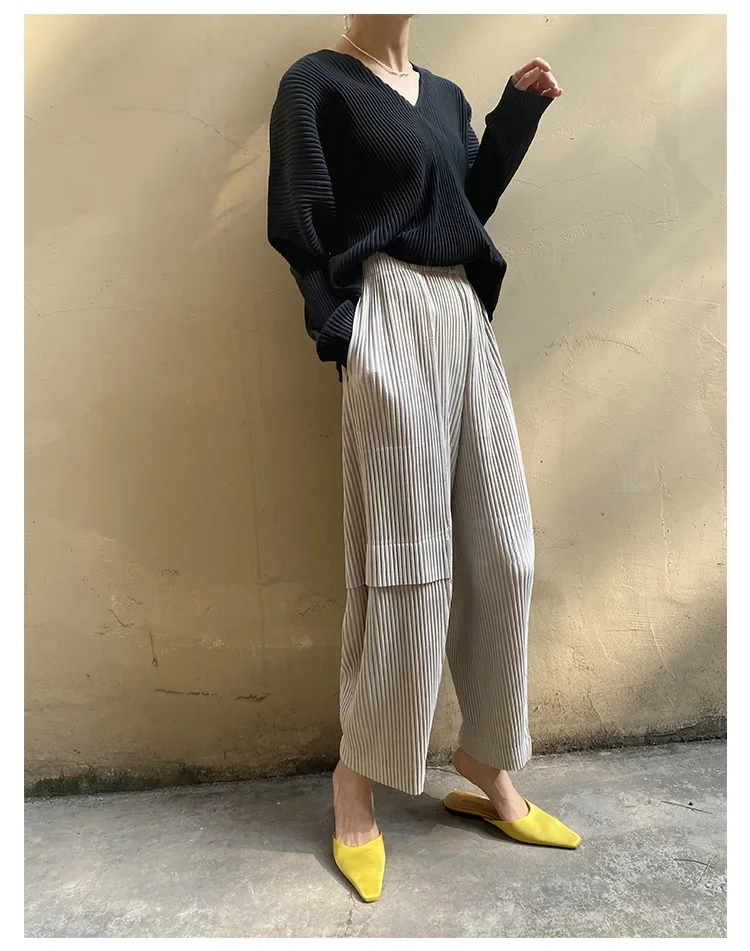 YUDX Miyake Pleated Cargo Pants 2025 New Women's Pocket Style Pleated Casual Pants Wide Leg Ankle-Length Pants