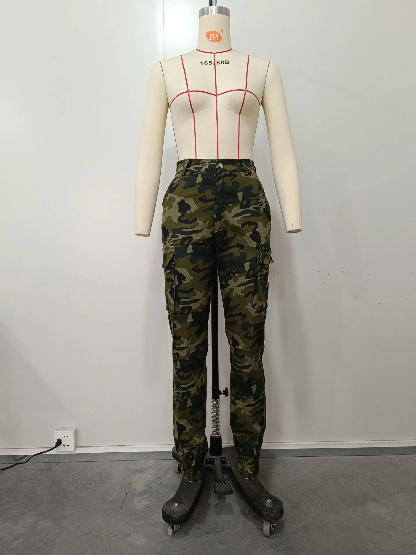CM.YAYA Women’s Camouflage Printed Slim Cargo Pants 2024 Spring/Summer Pocket Jogger Street Fashion Safari Trousers
