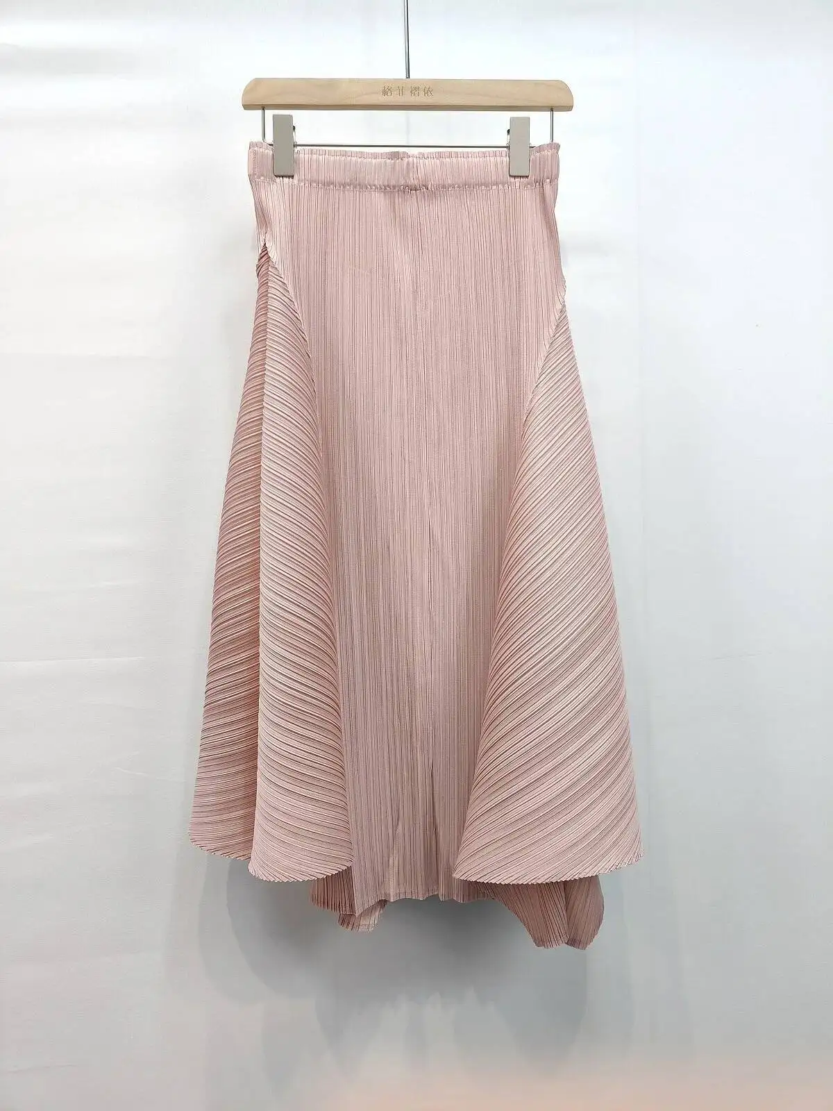 LANMREM 2025 New Irregular Splicing Solid Color Pleated Half Skirt Fashionable Slimming Elastic High Waist A-line Skirts 2DB2852