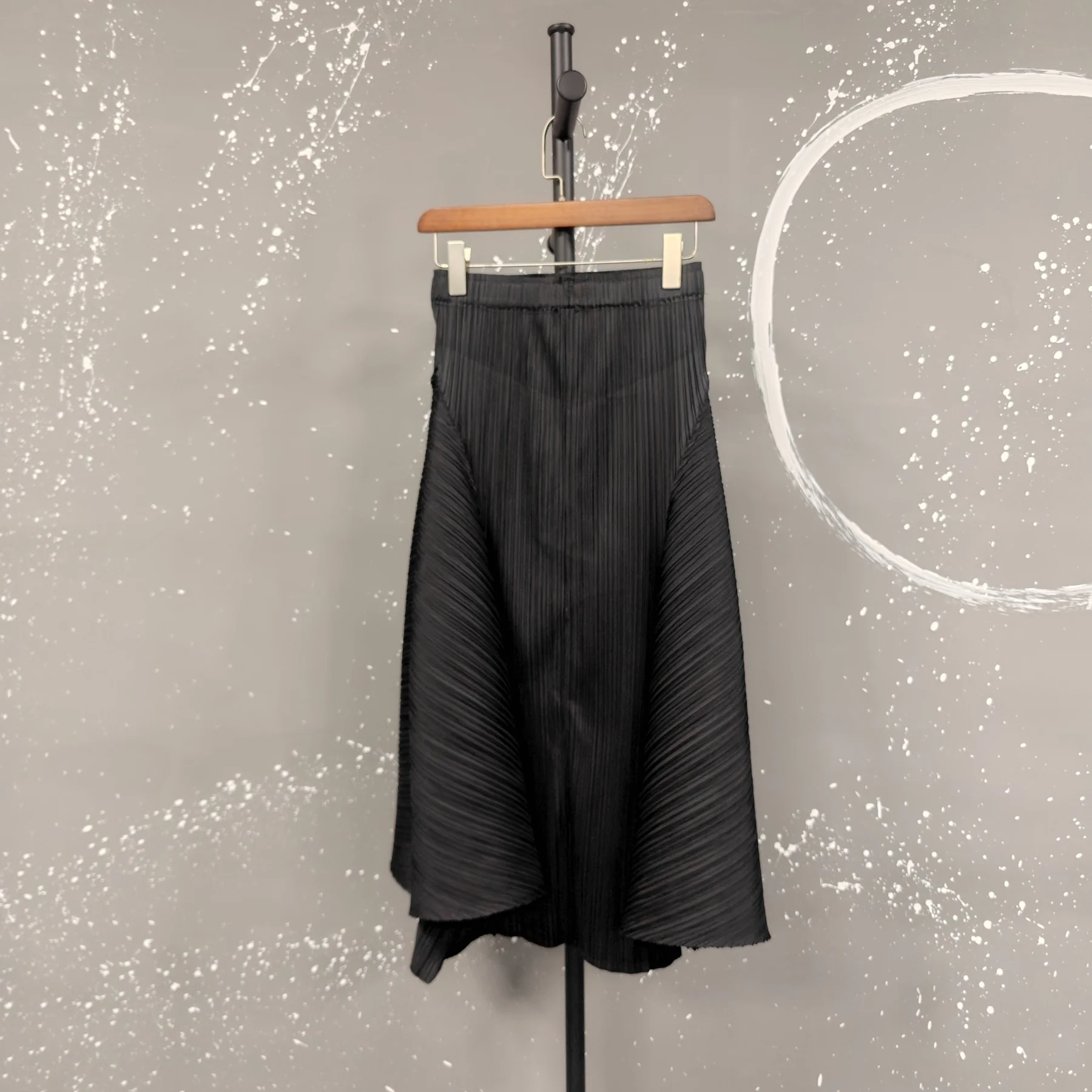 LANMREM 2025 New Irregular Splicing Solid Color Pleated Half Skirt Fashionable Slimming Elastic High Waist A-line Skirts 2DB2852