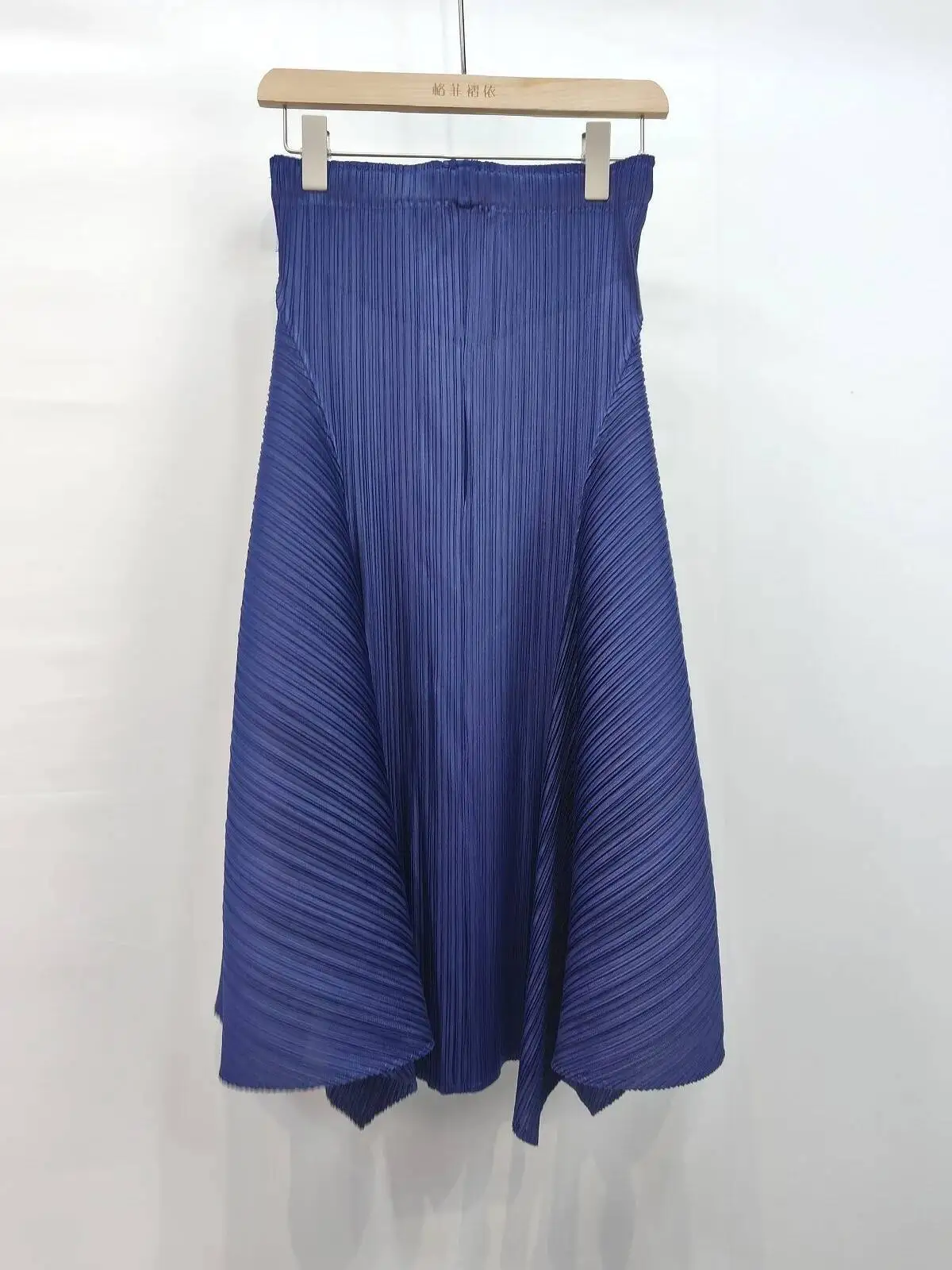 LANMREM 2025 New Irregular Splicing Solid Color Pleated Half Skirt Fashionable Slimming Elastic High Waist A-line Skirts 2DB2852