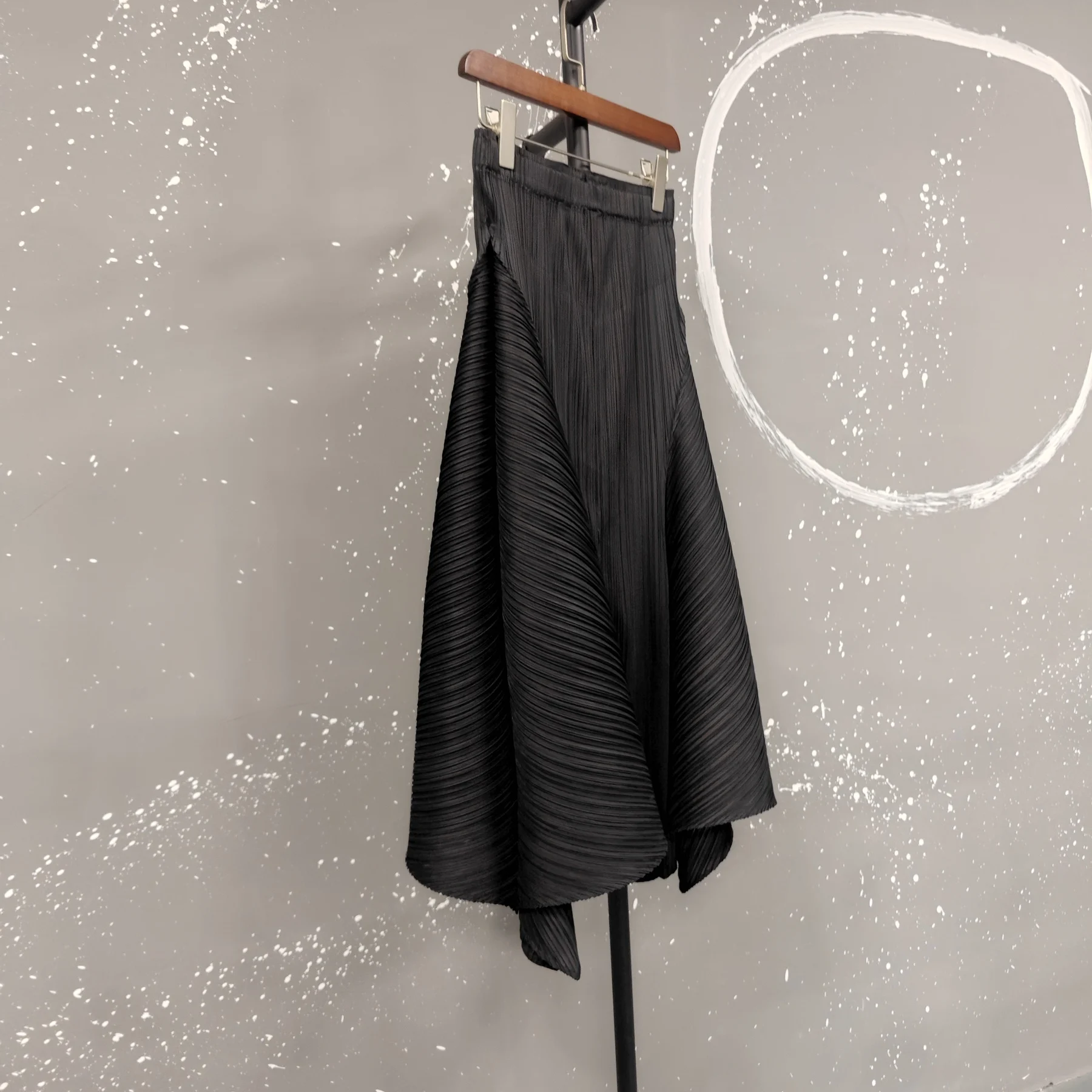 LANMREM 2025 New Irregular Splicing Solid Color Pleated Half Skirt Fashionable Slimming Elastic High Waist A-line Skirts 2DB2852