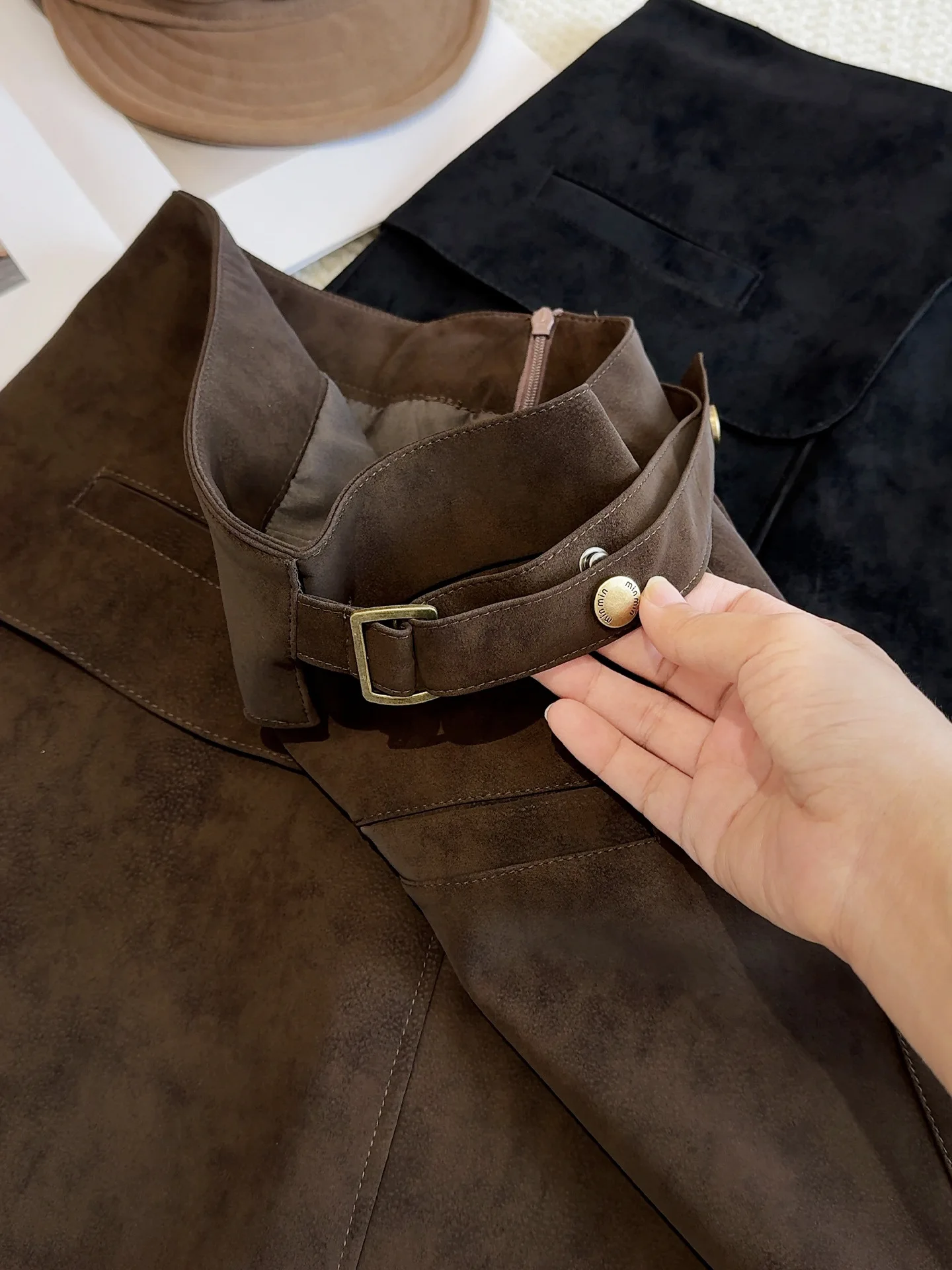Fashionable and Stylish Suede Skirt for Women in Autumn, Versatile and Slimming Short Style, Hip Hugging Skirt, Sexy Mini Skirt