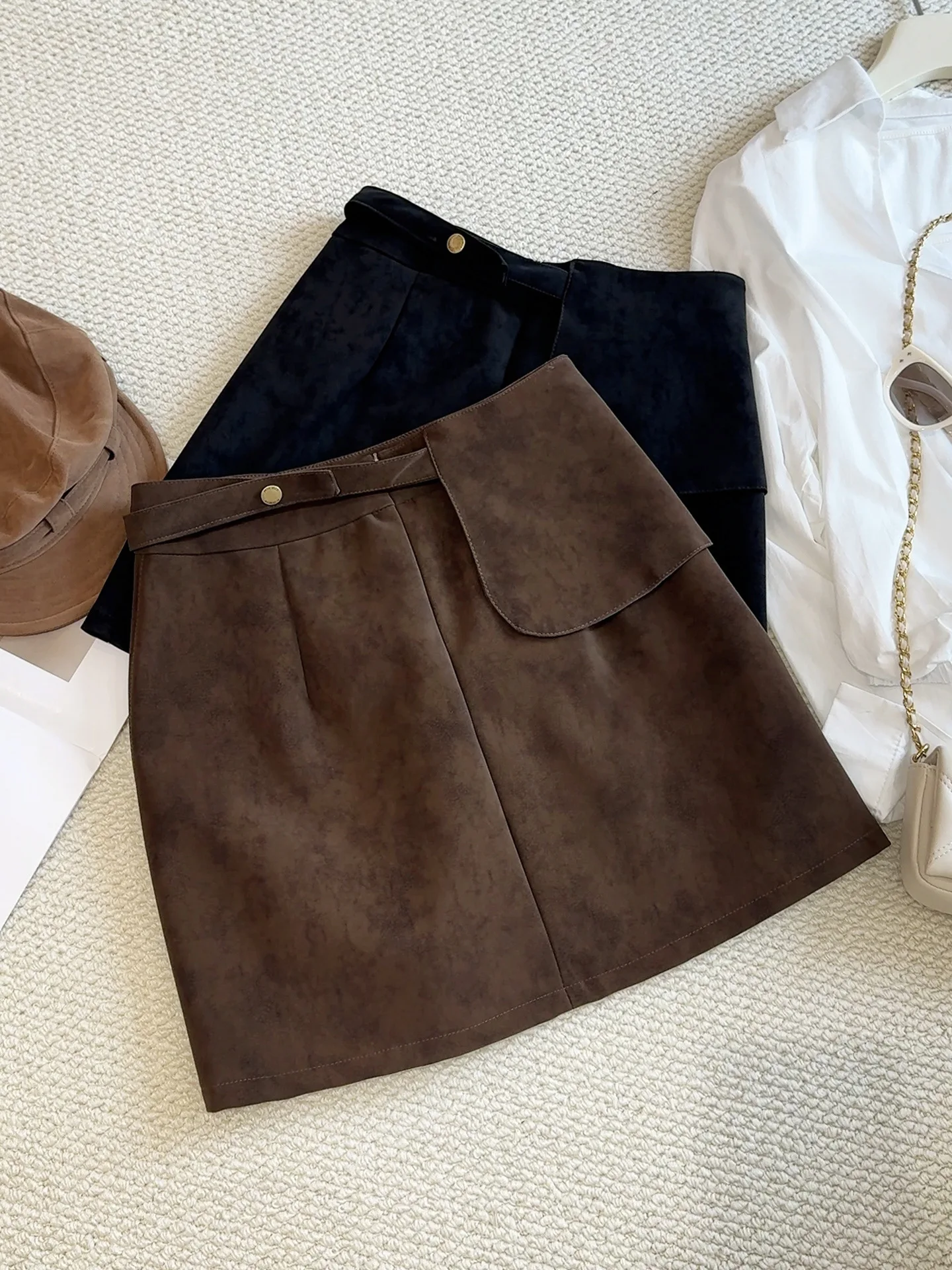 Fashionable and Stylish Suede Skirt for Women in Autumn, Versatile and Slimming Short Style, Hip Hugging Skirt, Sexy Mini Skirt