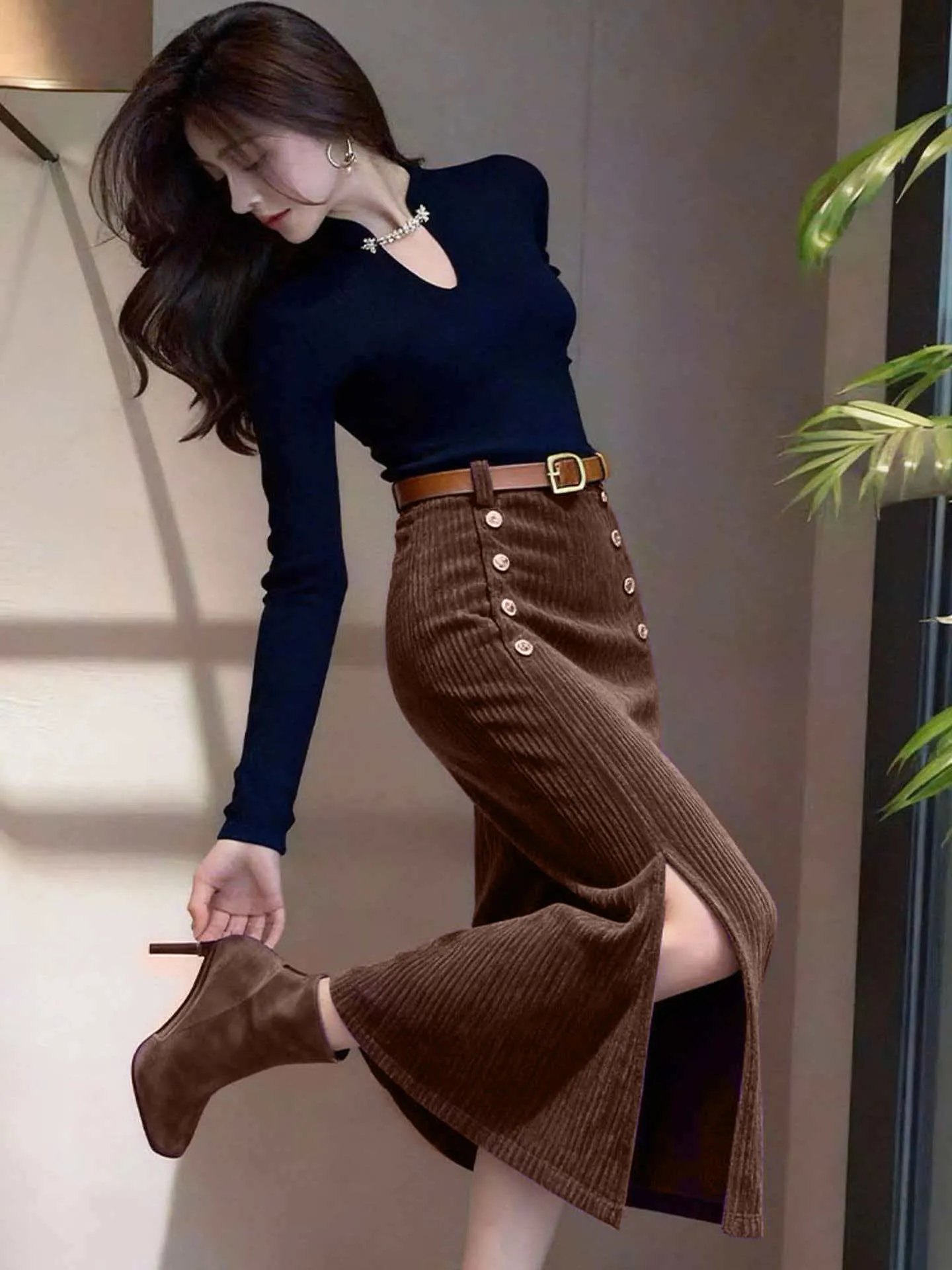 French purple corduroy hip skirt women's autumn and winter straight good-looking split-ended chenille long skirt