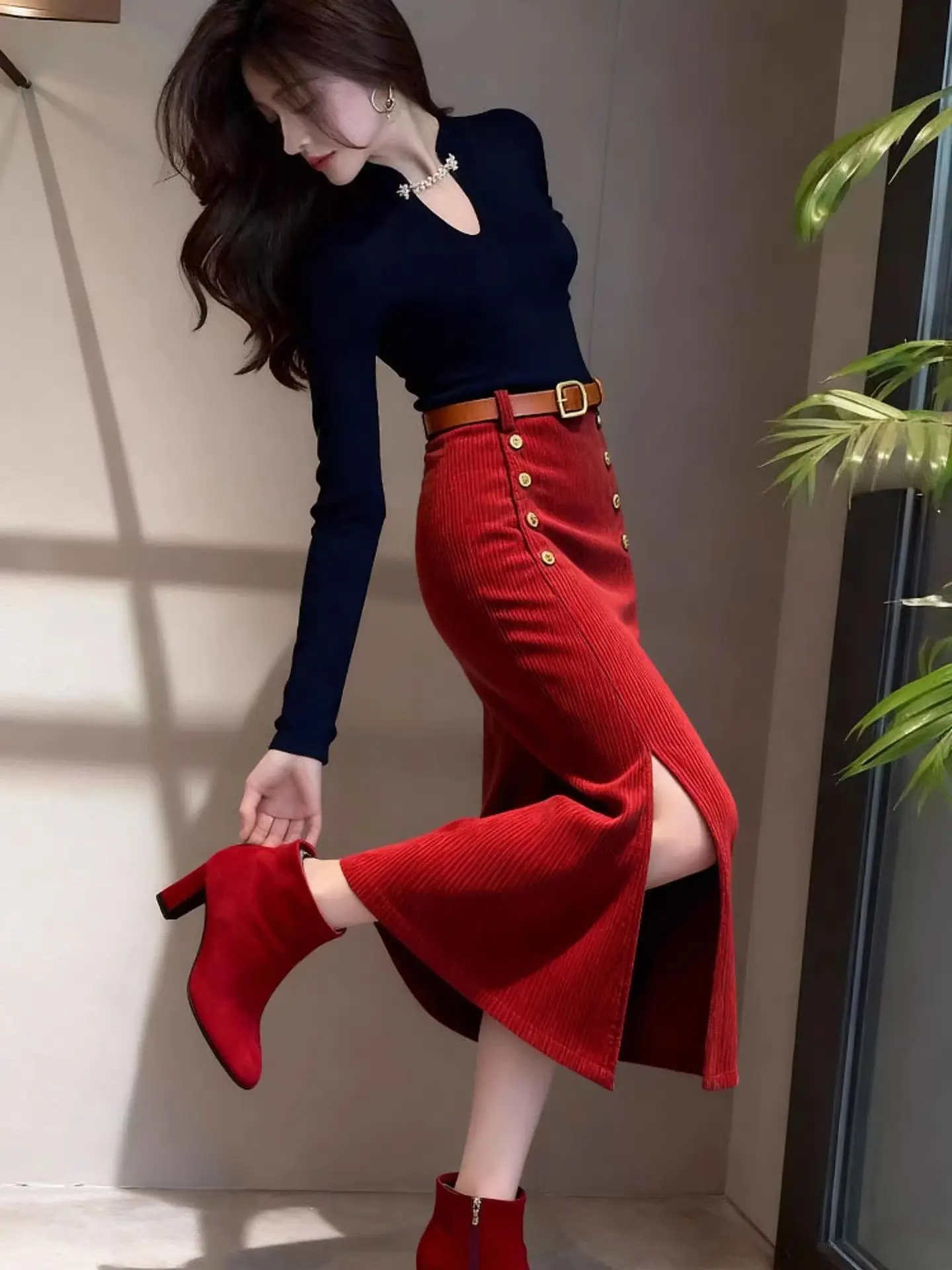French purple corduroy hip skirt women's autumn and winter straight good-looking split-ended chenille long skirt