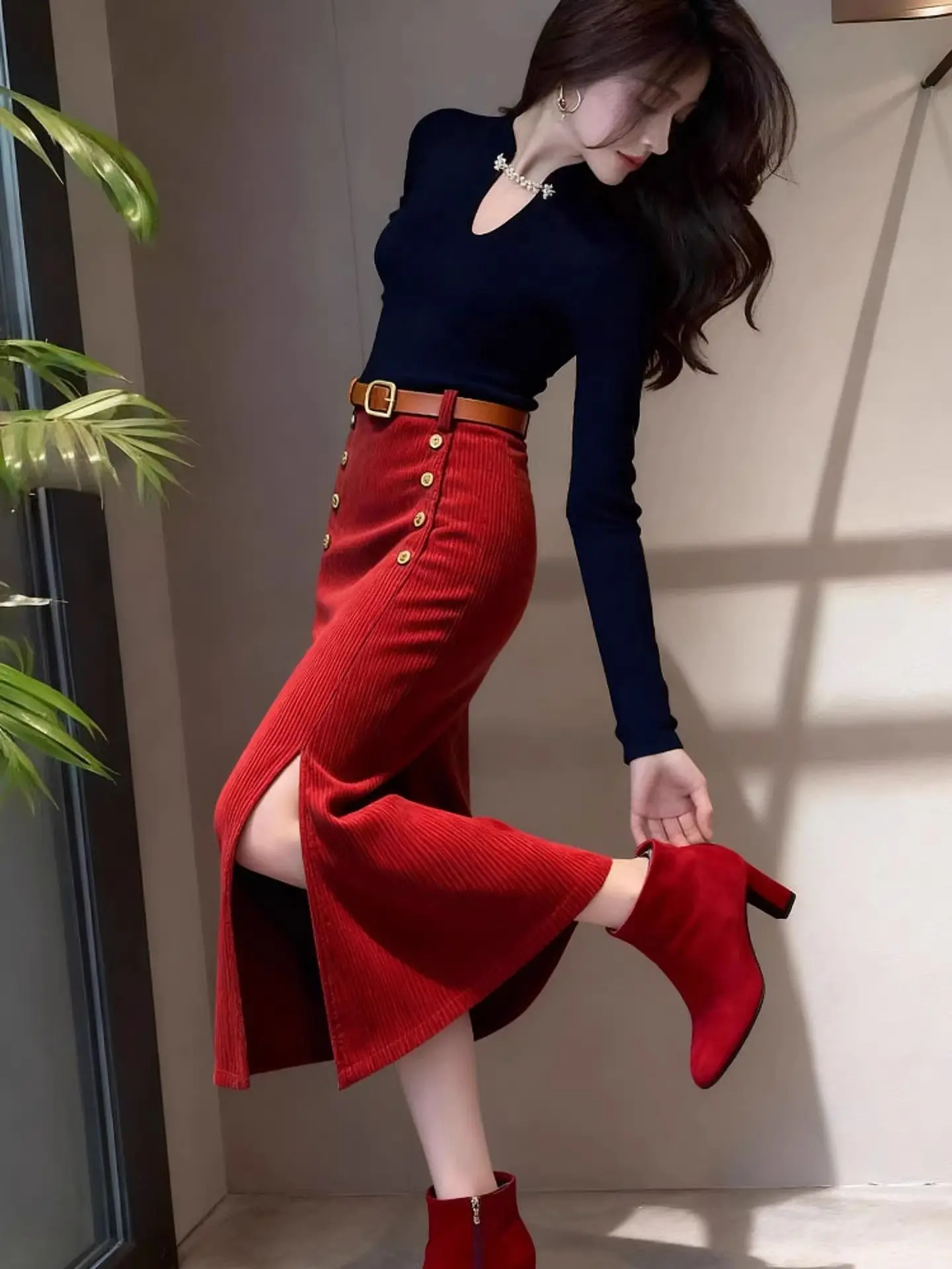 French purple corduroy hip skirt women's autumn and winter straight good-looking split-ended chenille long skirt
