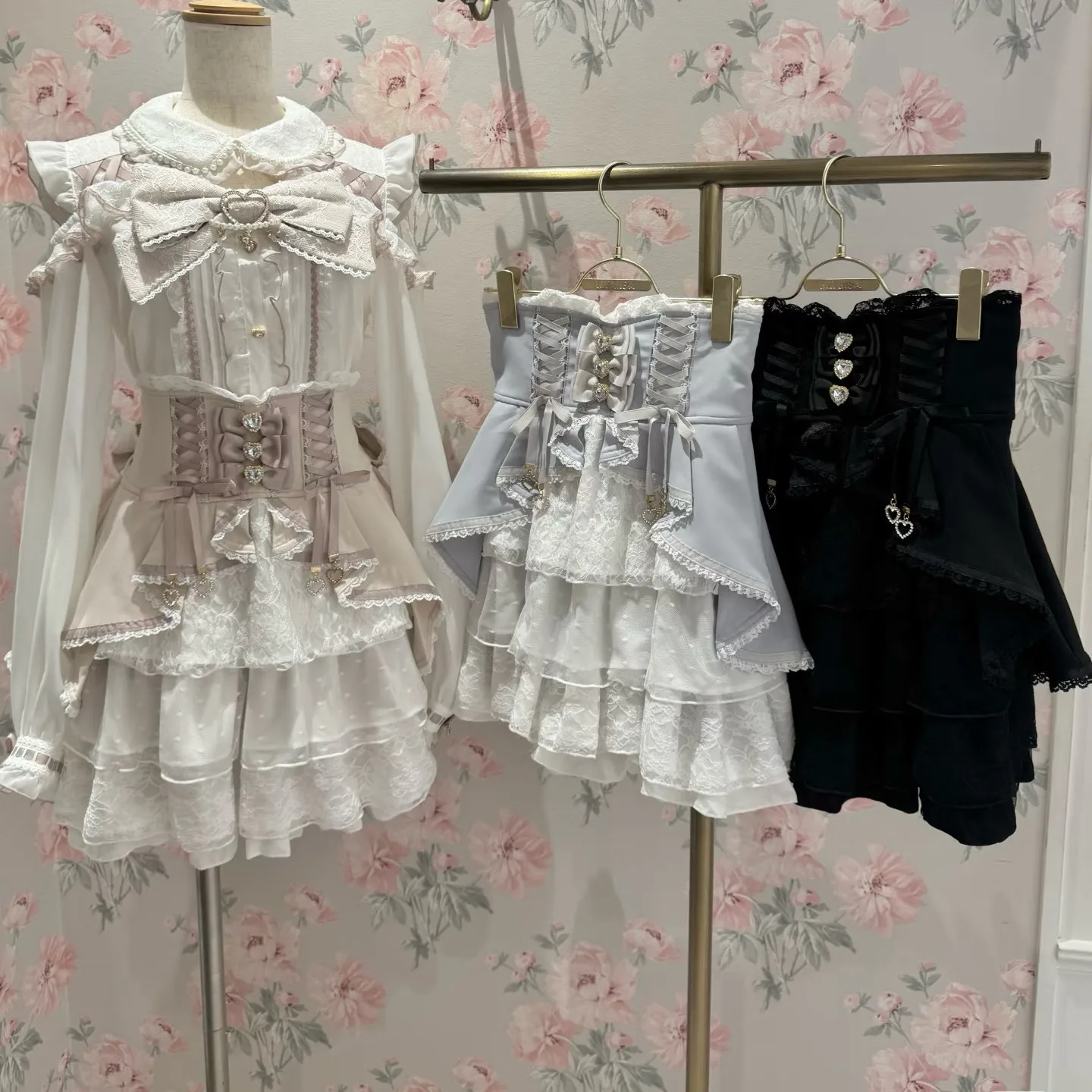 Sweet Kawaii Gothic Lolita Skirt Women Lace Ruffle High Waist Tiered Skirt with Bow Pearl Chain Decor Cute A-line Mini Skirt