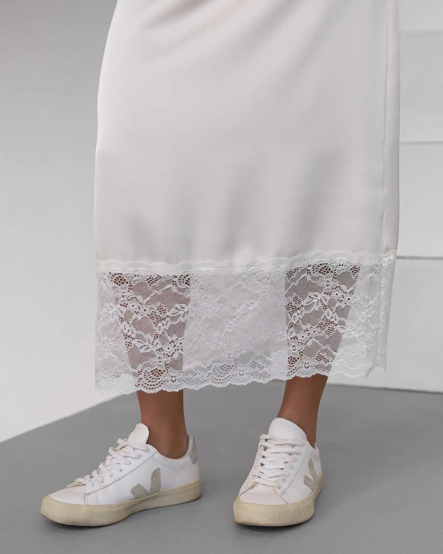 Tossy White Casual Lace Long Skirt For Women Slim High Waist Patchwork Elegant Commute Clothes Summer 2025 Female Maxi Skirt New