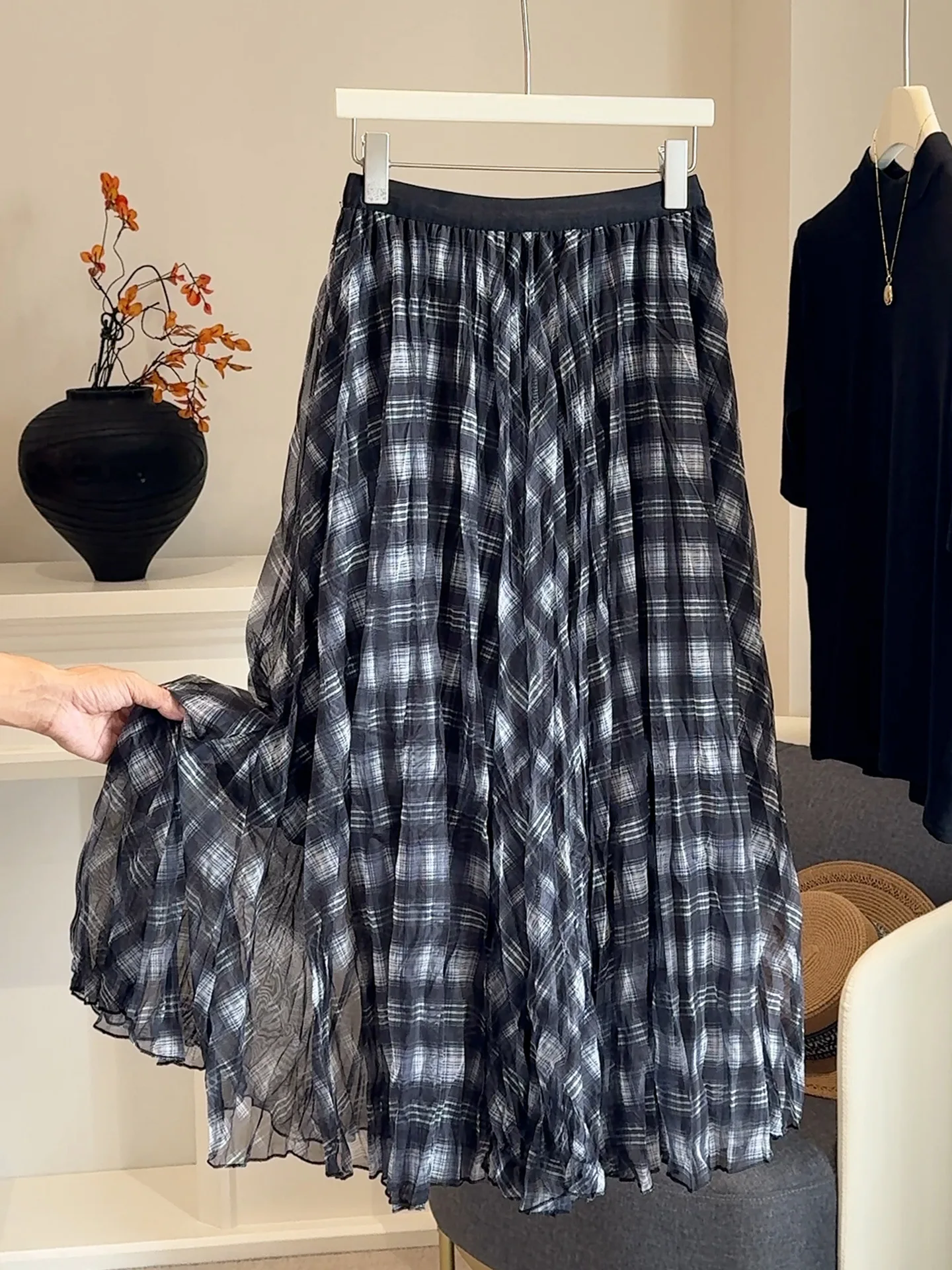 Autumn women's mesh plaid mid skirt color blocked high waisted new pleated loose umbrella skirt A-line luxurious half skirt 2026