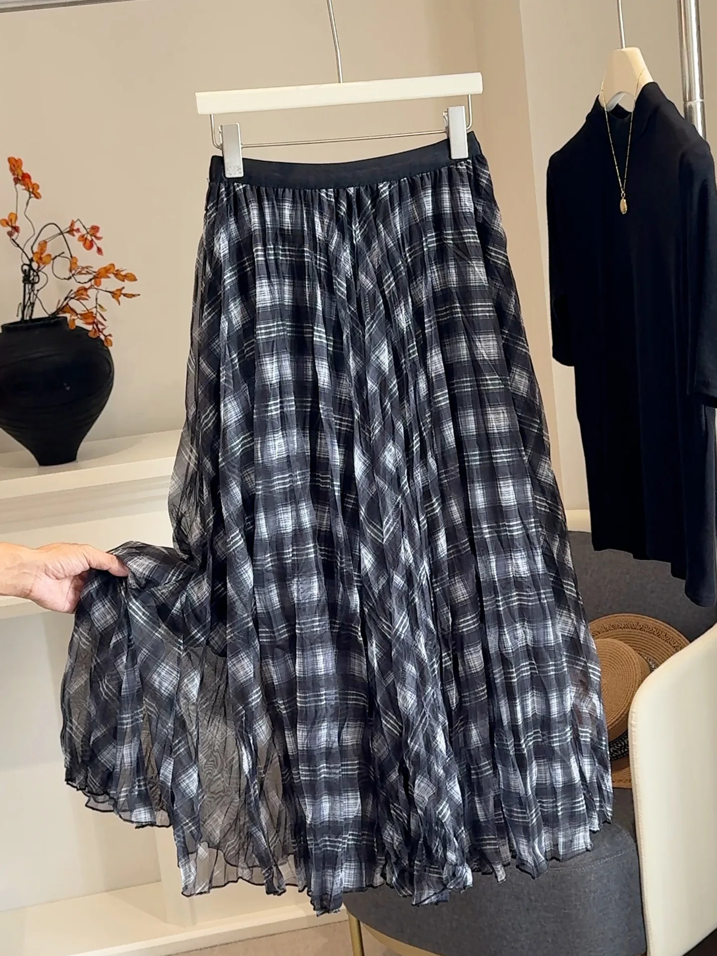 Autumn women's mesh plaid mid skirt color blocked high waisted new pleated loose umbrella skirt A-line luxurious half skirt 2026