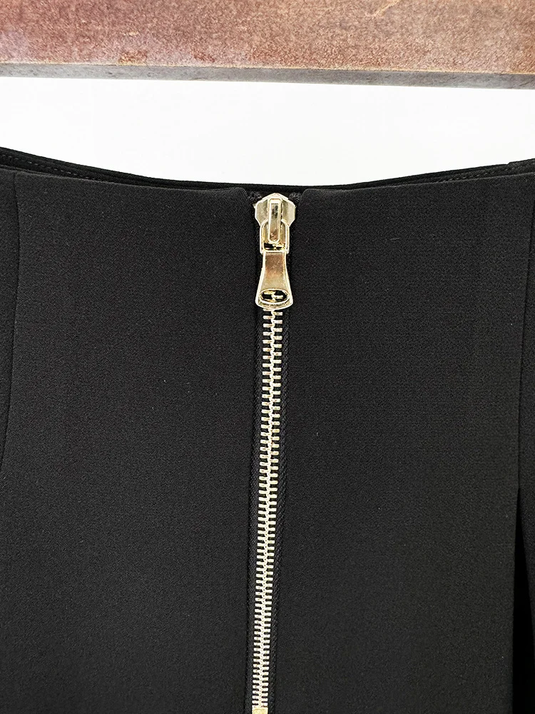 HIGH STREET 2026 Newest Fashion Stylish Designer Women Large Metal Buckle Decoration Pleated Mini Skirt