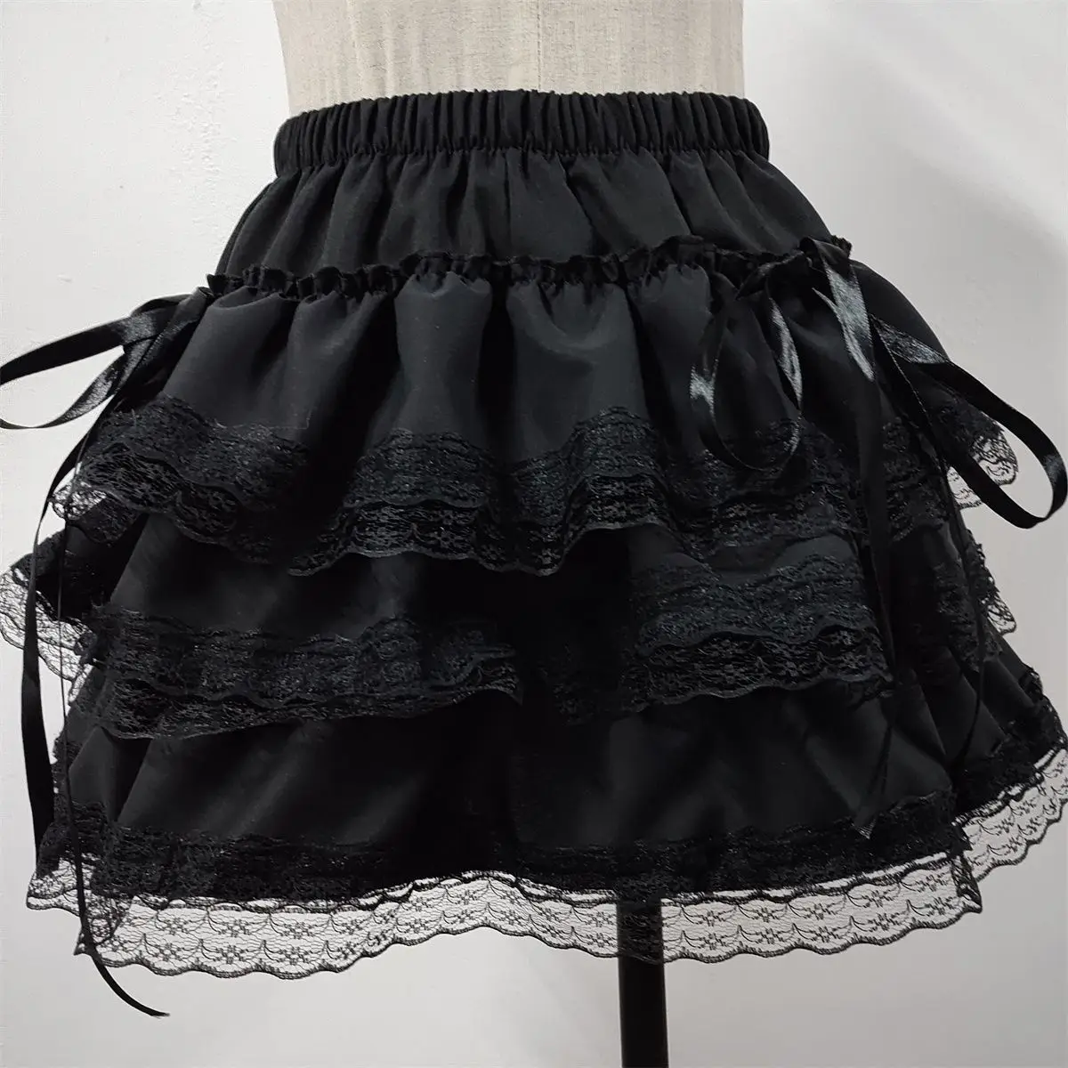 Black Lace Trim Layered Ruffle Mini Skirt Women Gothic Lolita Satin Bow Decor Elastic Waist A-line Short Skirt for Teens 2026