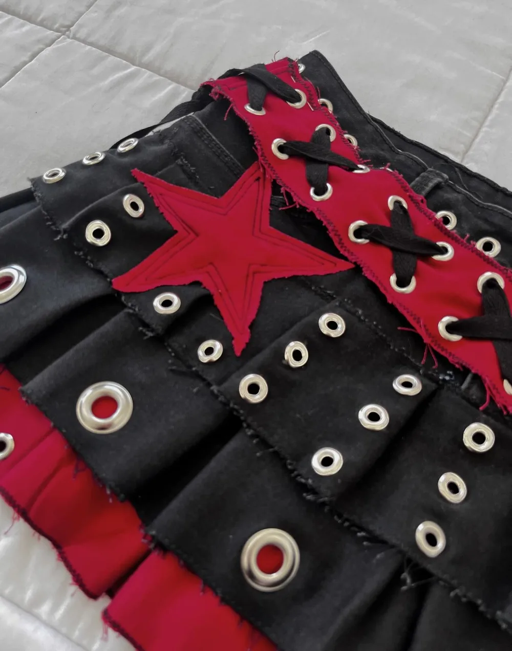 Women Punk Star Eyelet Skirt Black Red Belt Buckle Multiple Grommets Lace Up Detail Frayed Hem Distressed Mini Streetwear Sexy