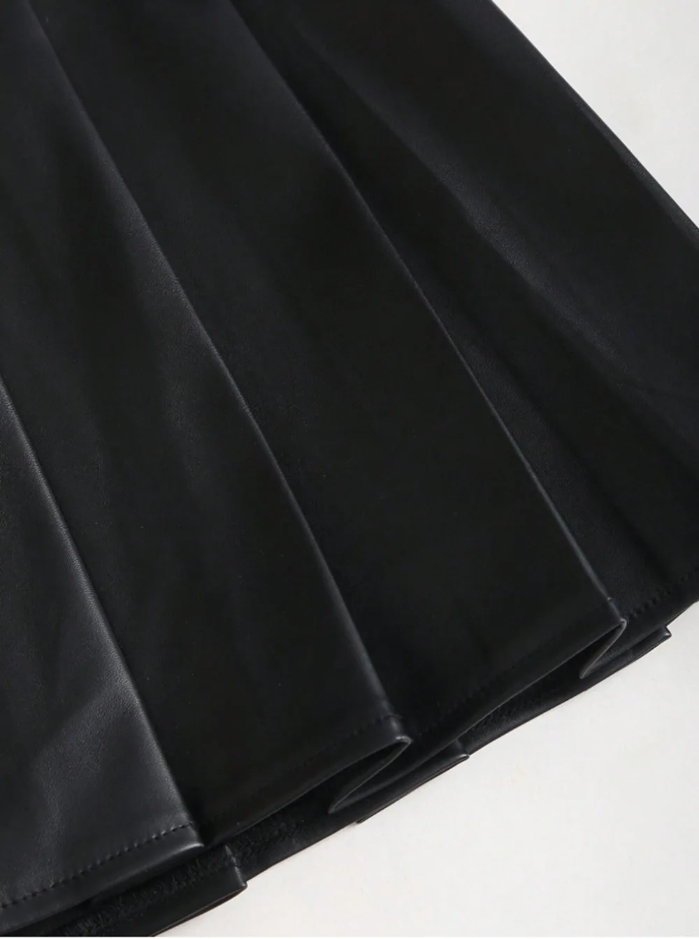 2026 New Women's Black Pu Leather Skirt High-waisted A-shaped Pleated Skirt