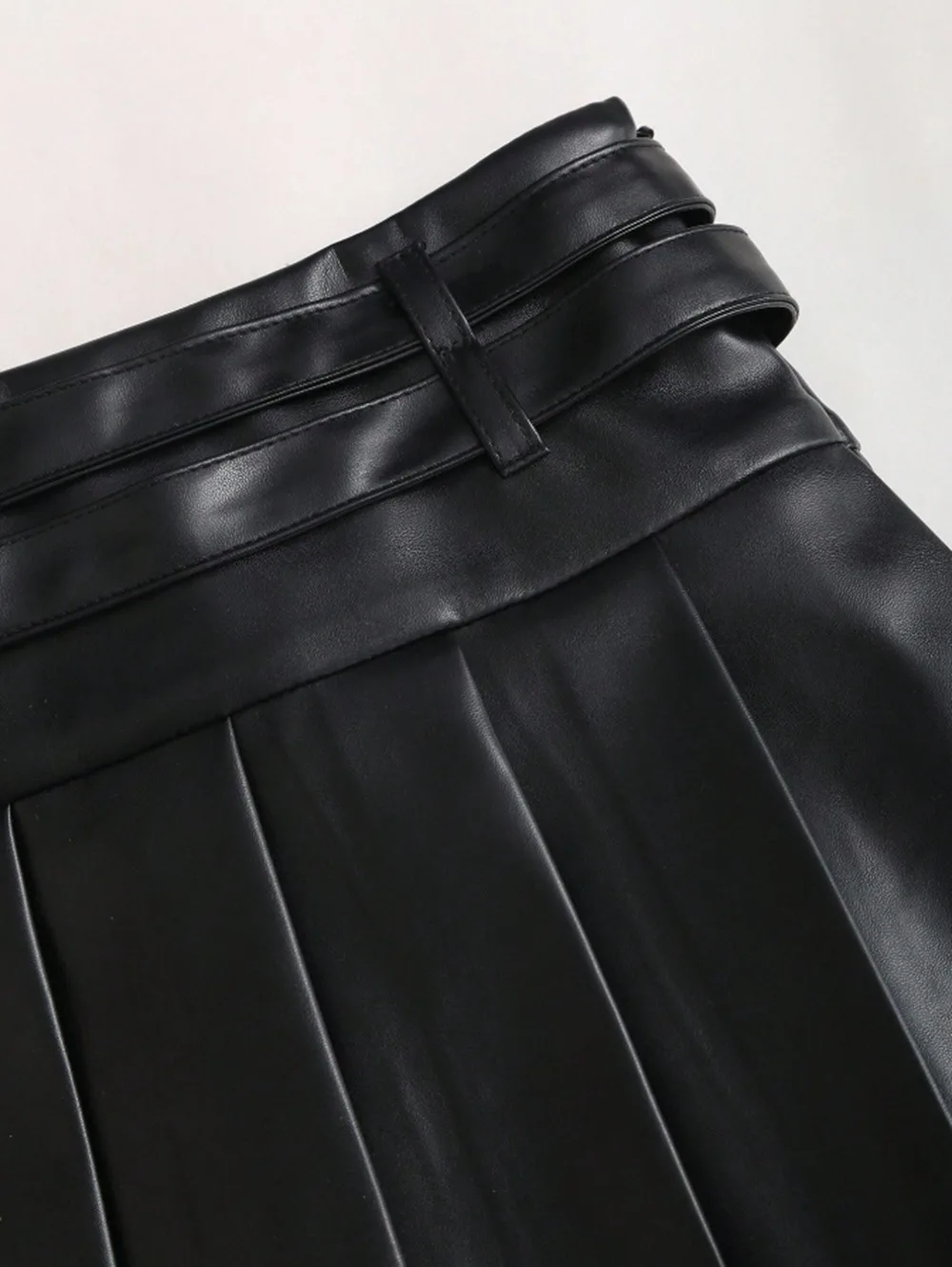 2026 New Women's Black Pu Leather Skirt High-waisted A-shaped Pleated Skirt