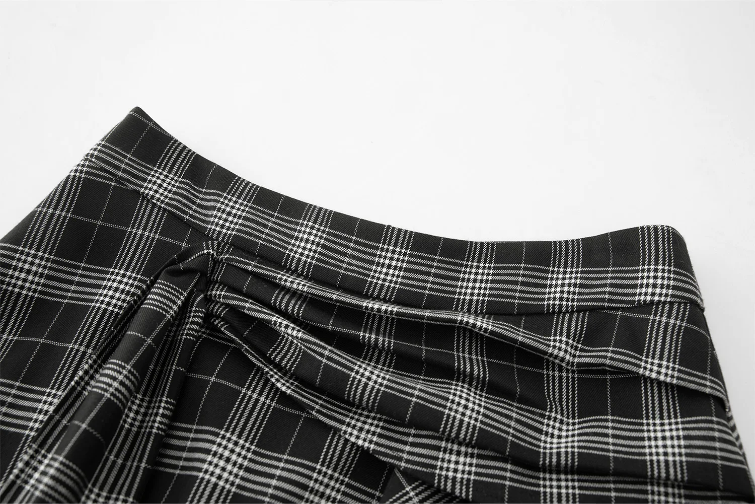 ZIQIAO 2025 Summer Petite Artistic Check Skirt - High-Waisted Asymmetric Hem & A-Line Silhouette for Retro Chic 25ZQ92390